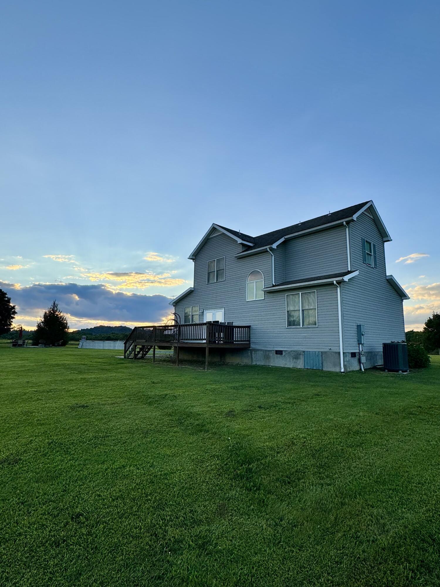 153 Ruby Ln