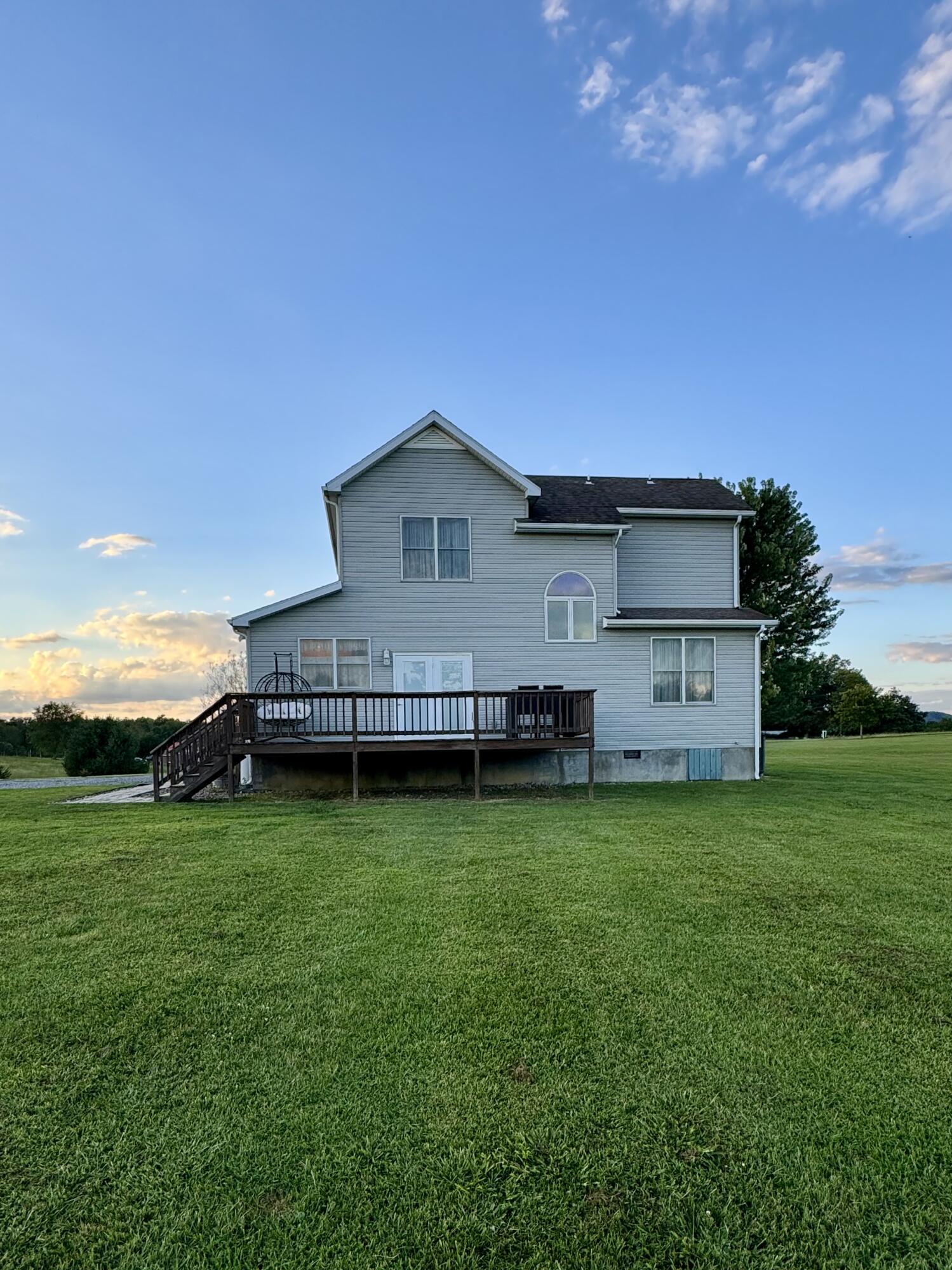 153 Ruby Ln