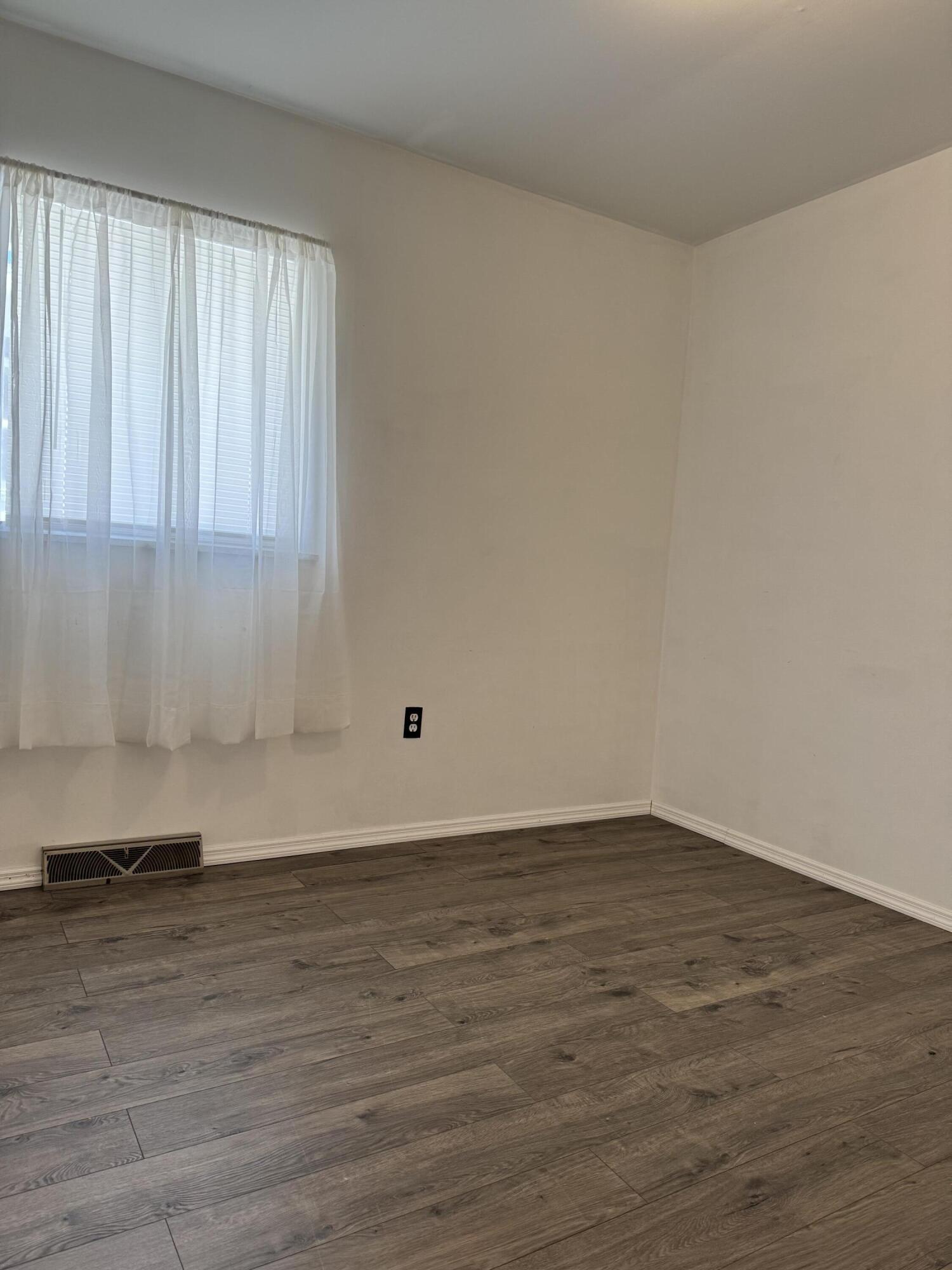 109 W 7th ST