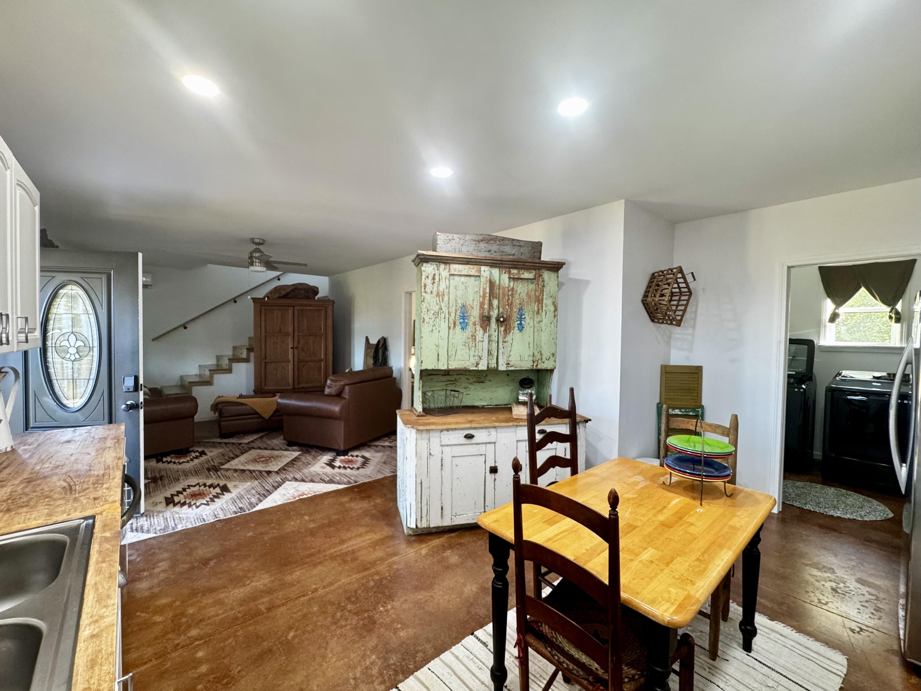 100 Brownstone Ridge Rd