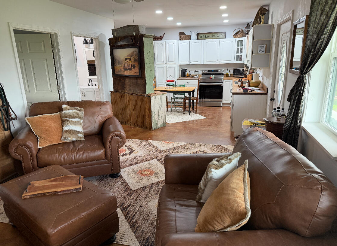 100 Brownstone Ridge Rd