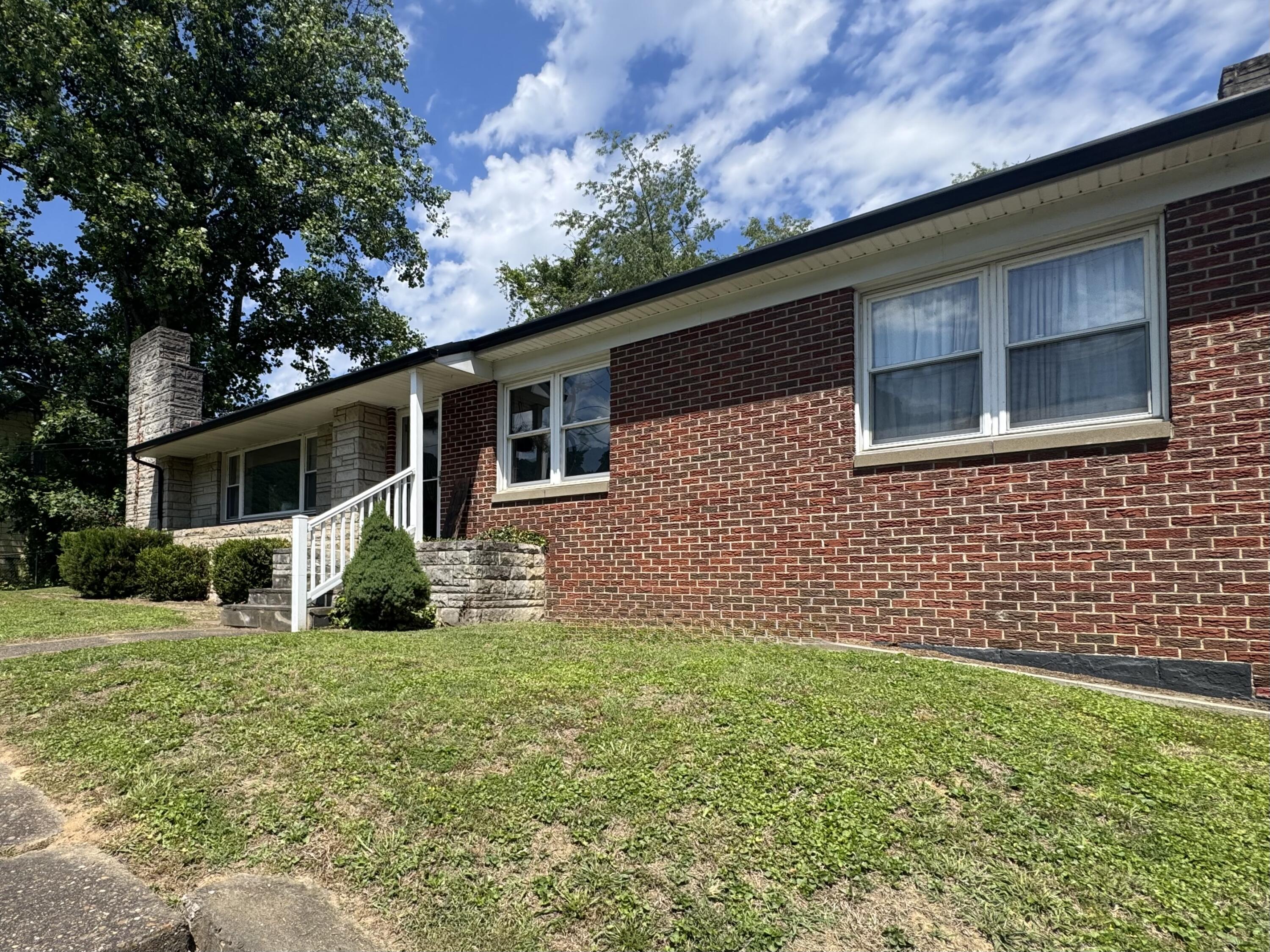 305 Riverview Dr