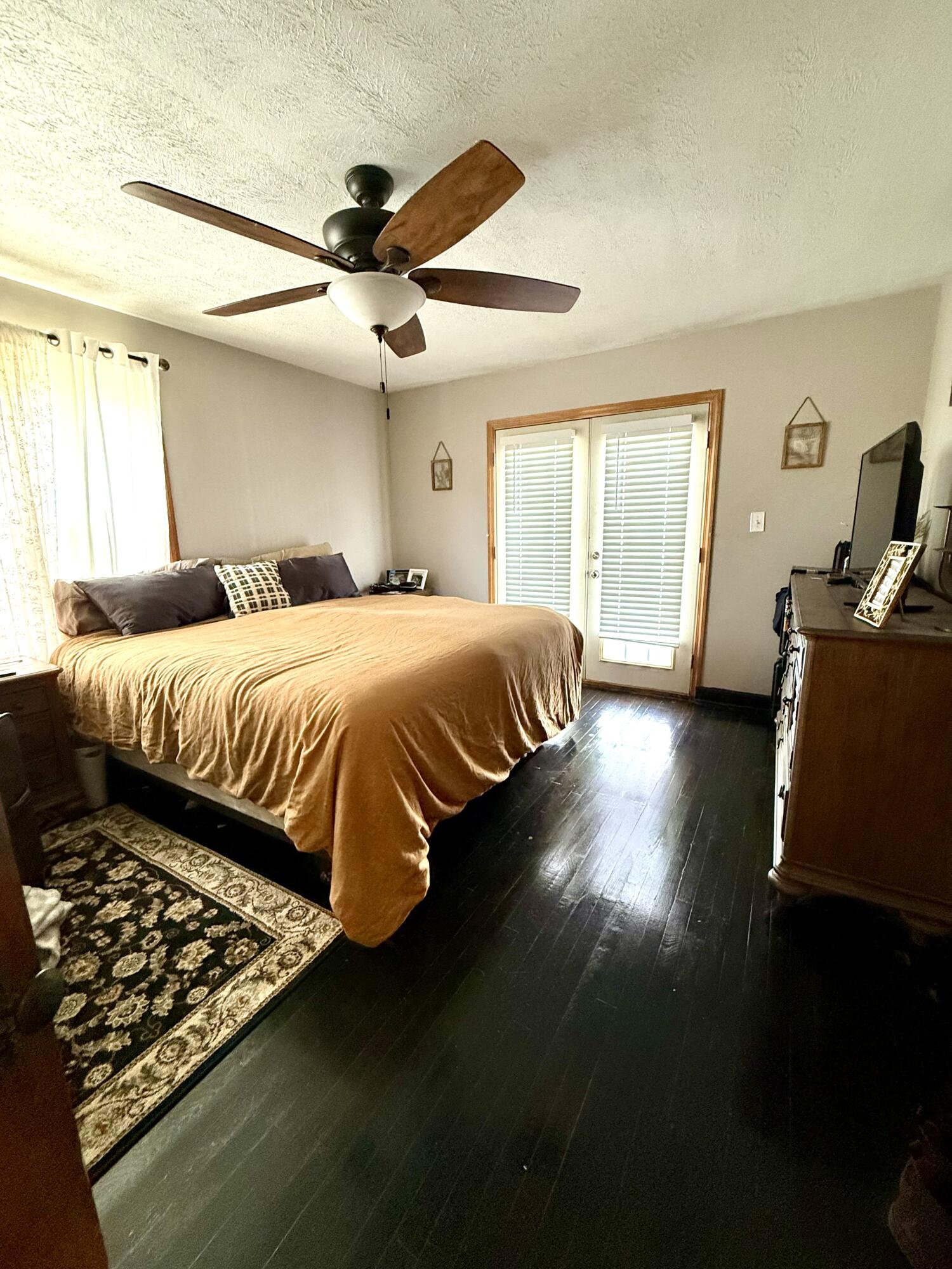305 Riverview Dr