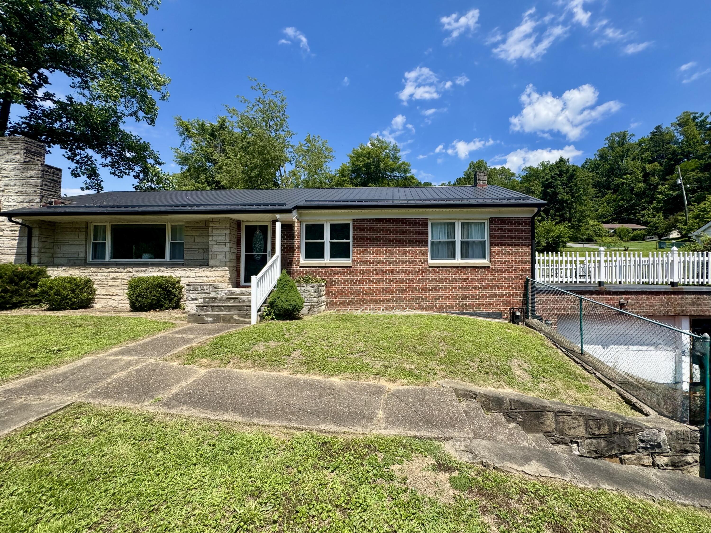 305 Riverview Dr