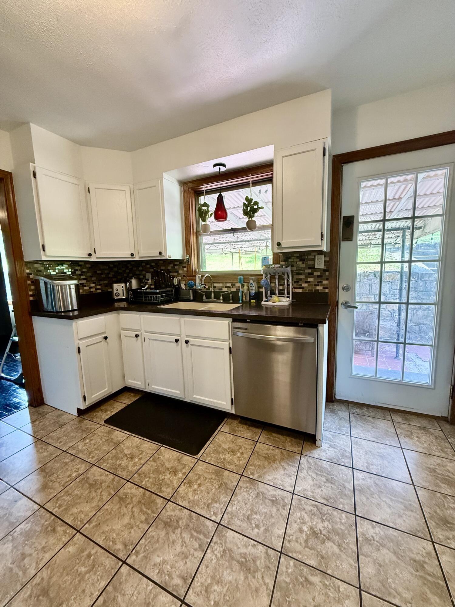 305 Riverview Dr