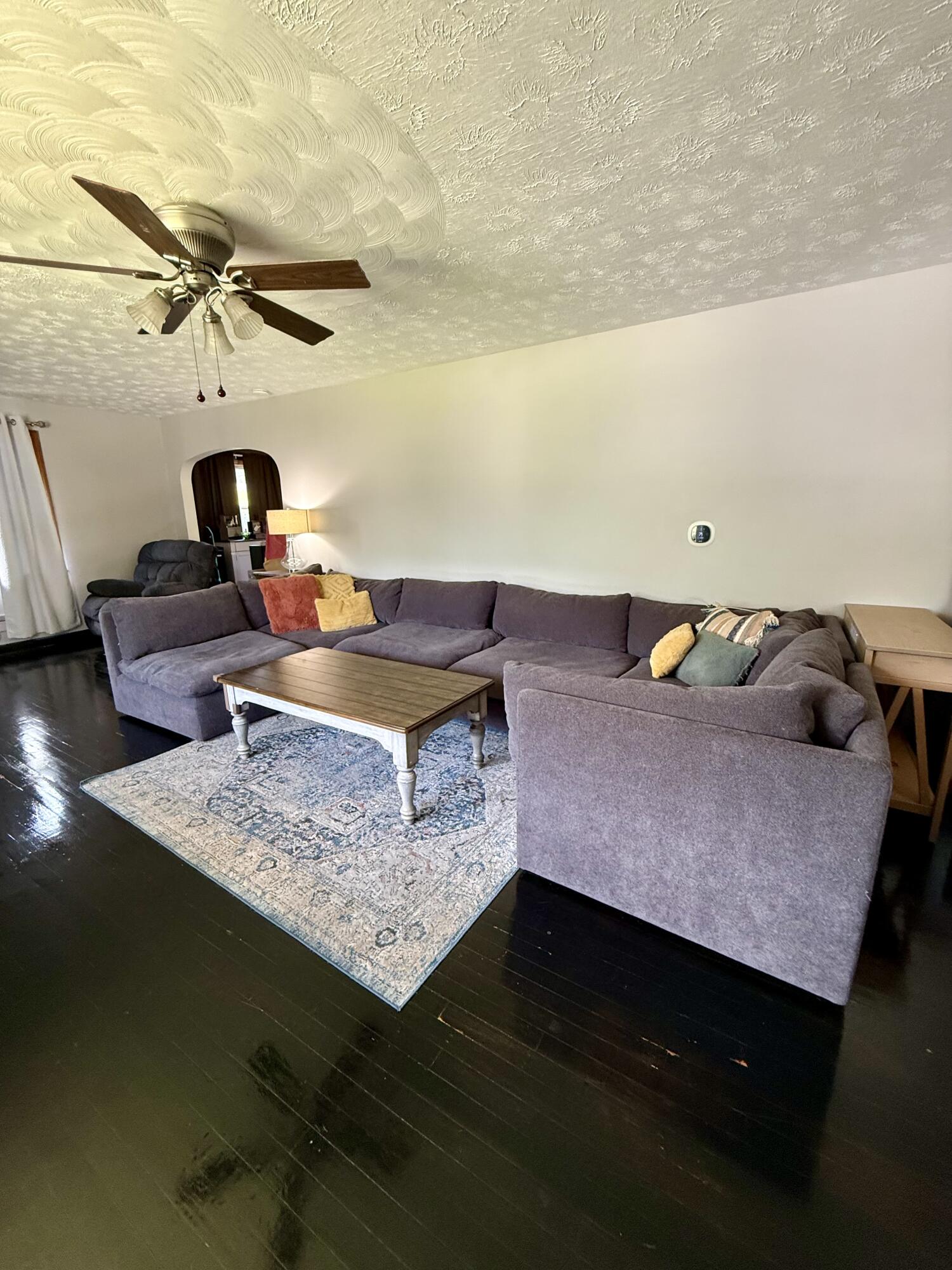 305 Riverview Dr