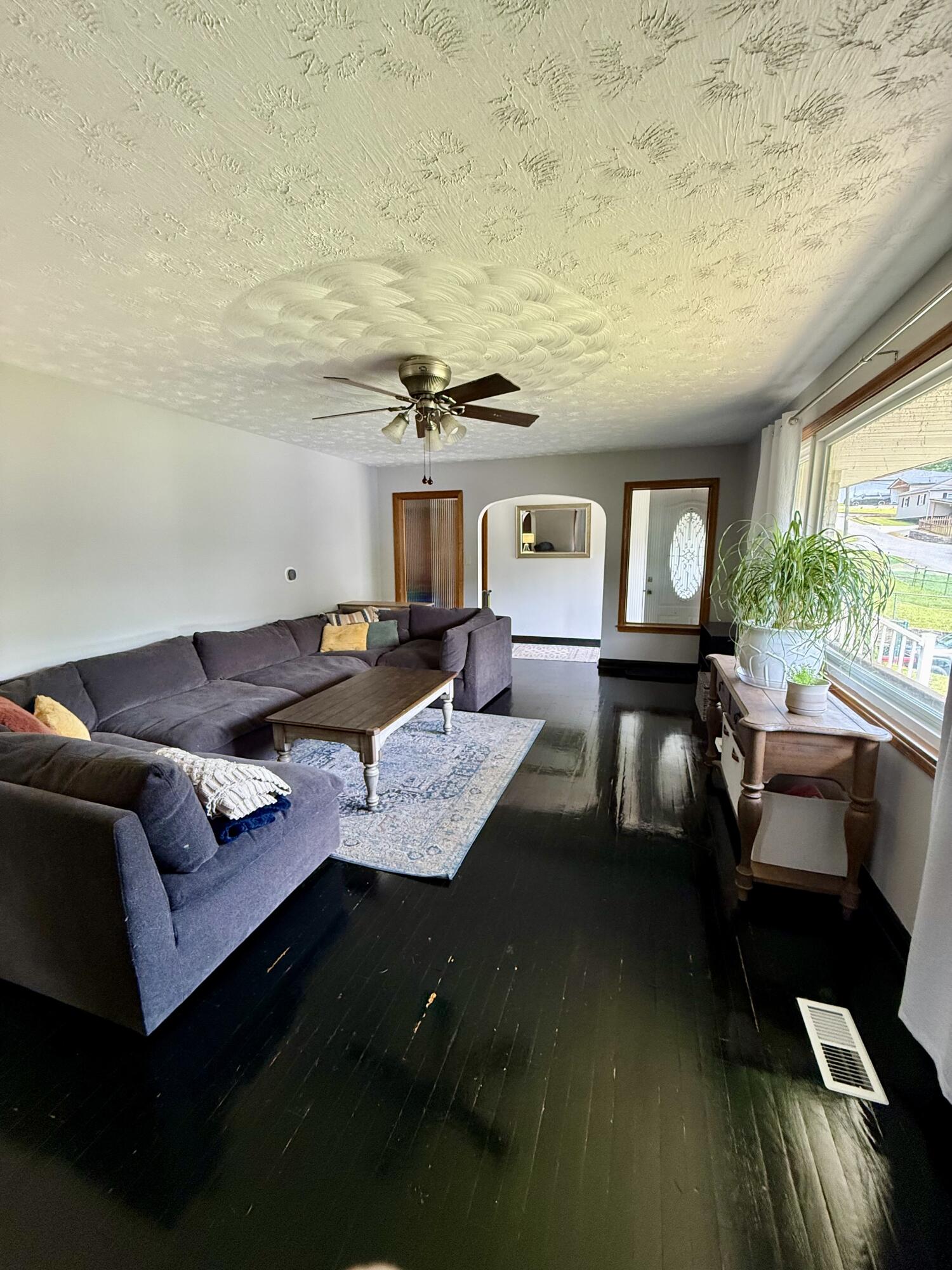 305 Riverview Dr