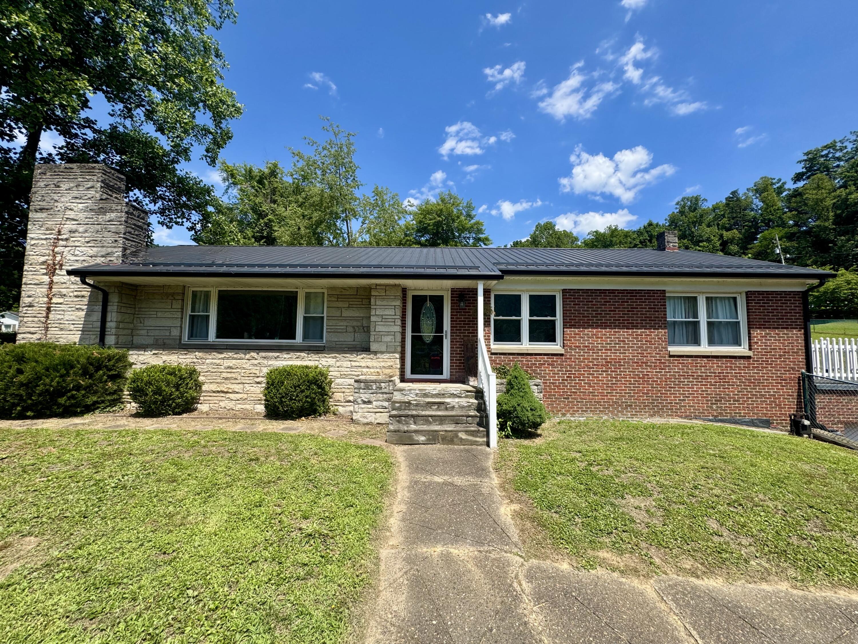305 Riverview Dr