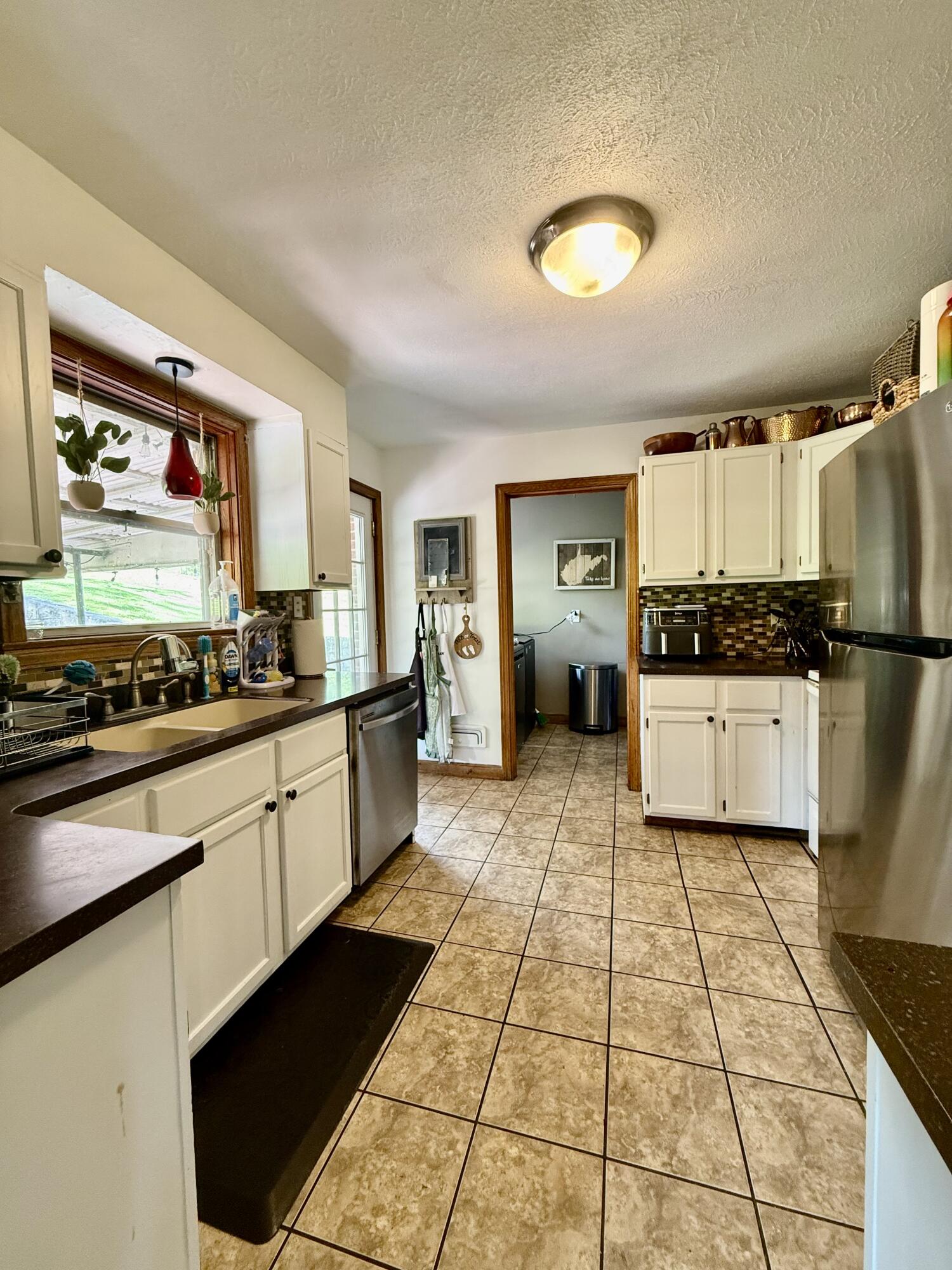 305 Riverview Dr
