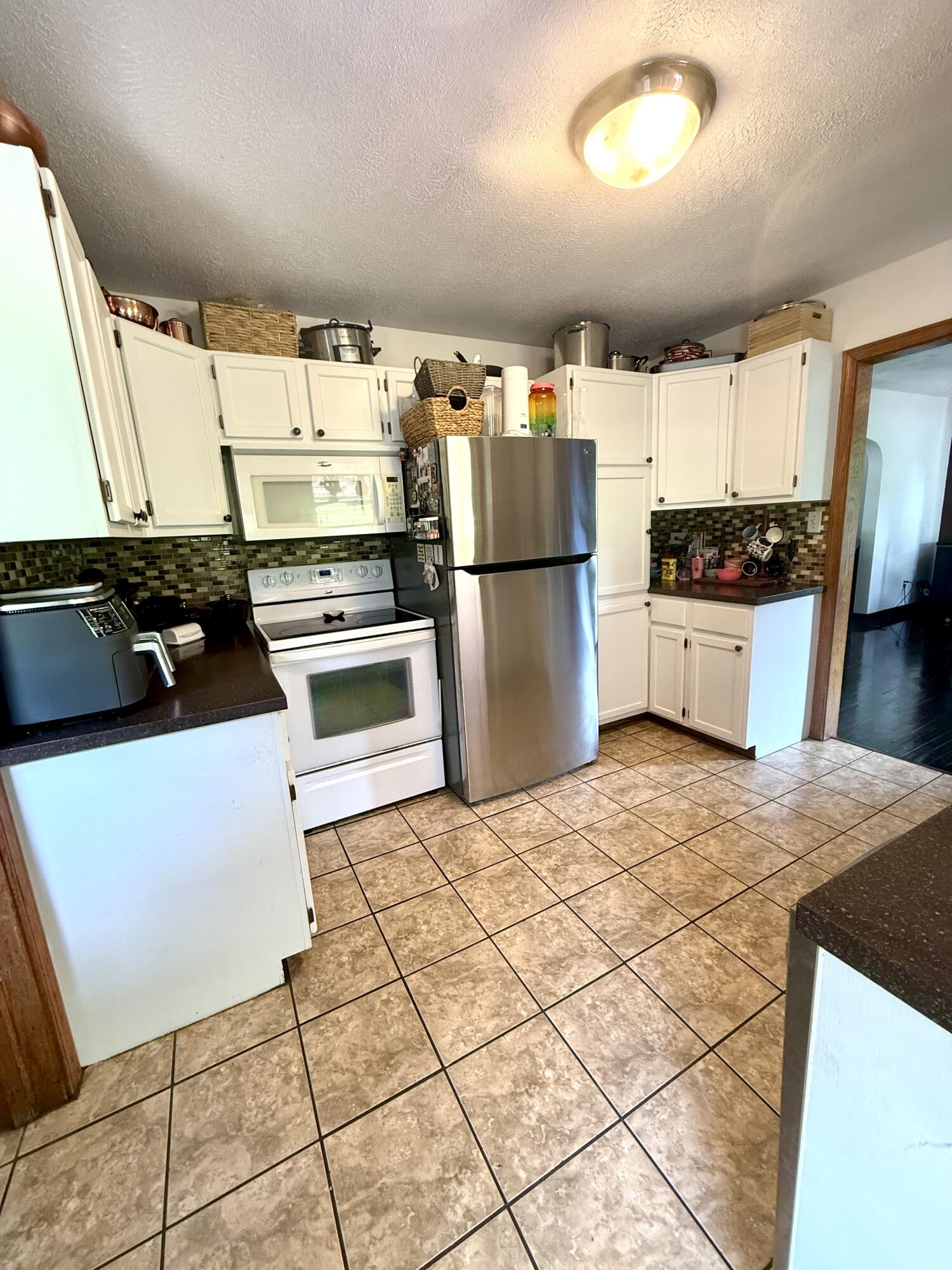 305 Riverview Dr