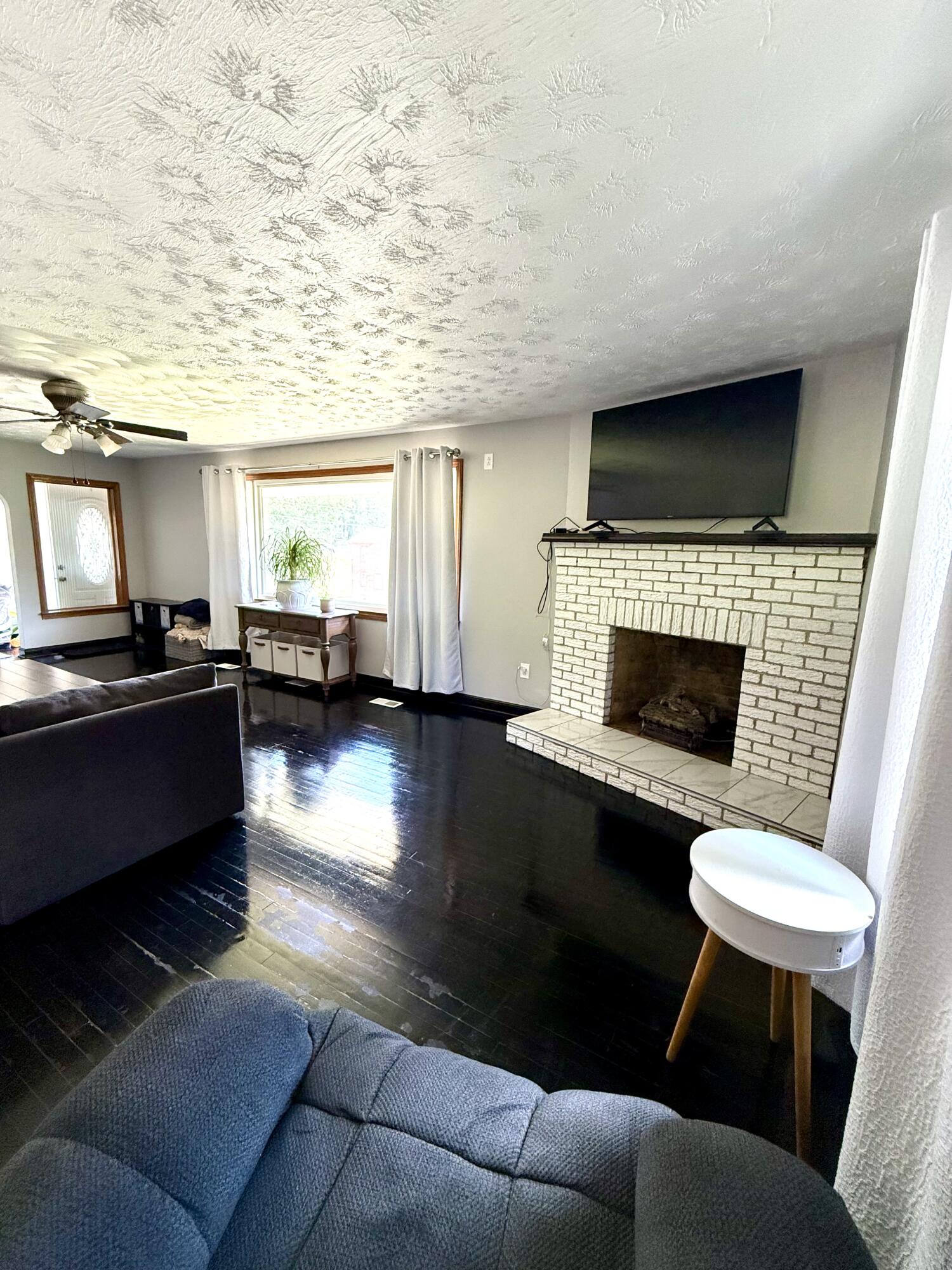 305 Riverview Dr
