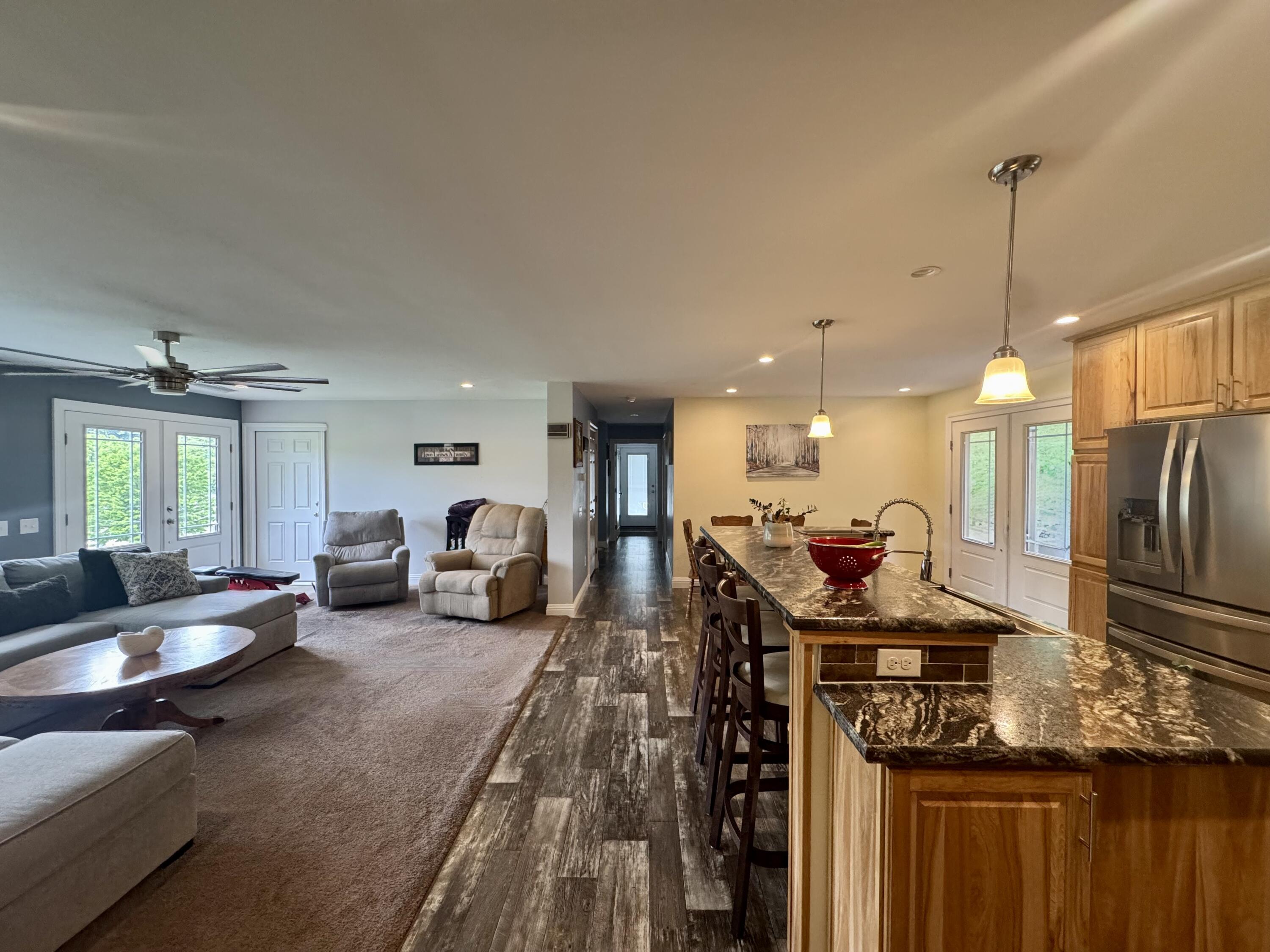 456 Riverside Dr