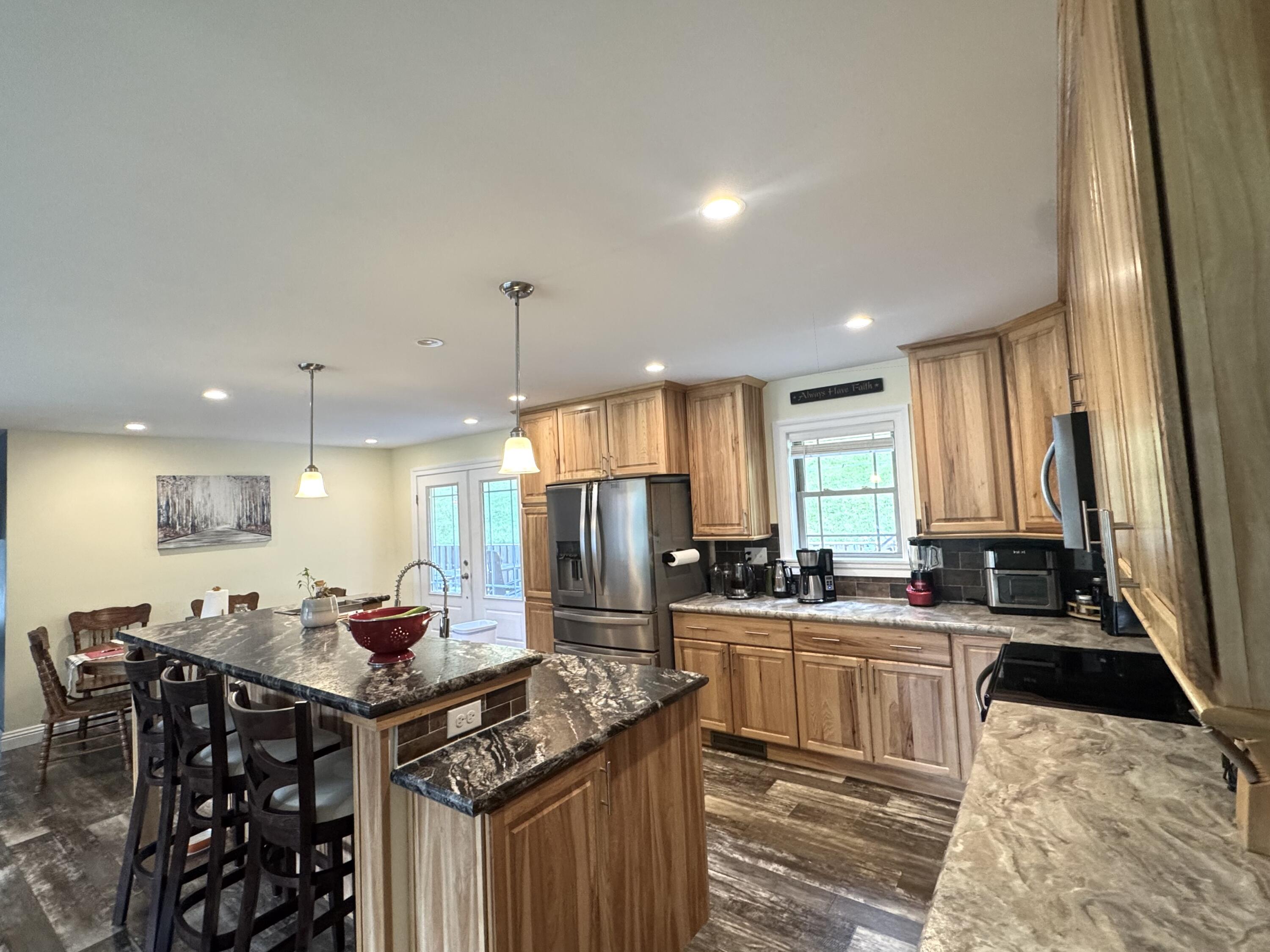 456 Riverside Dr