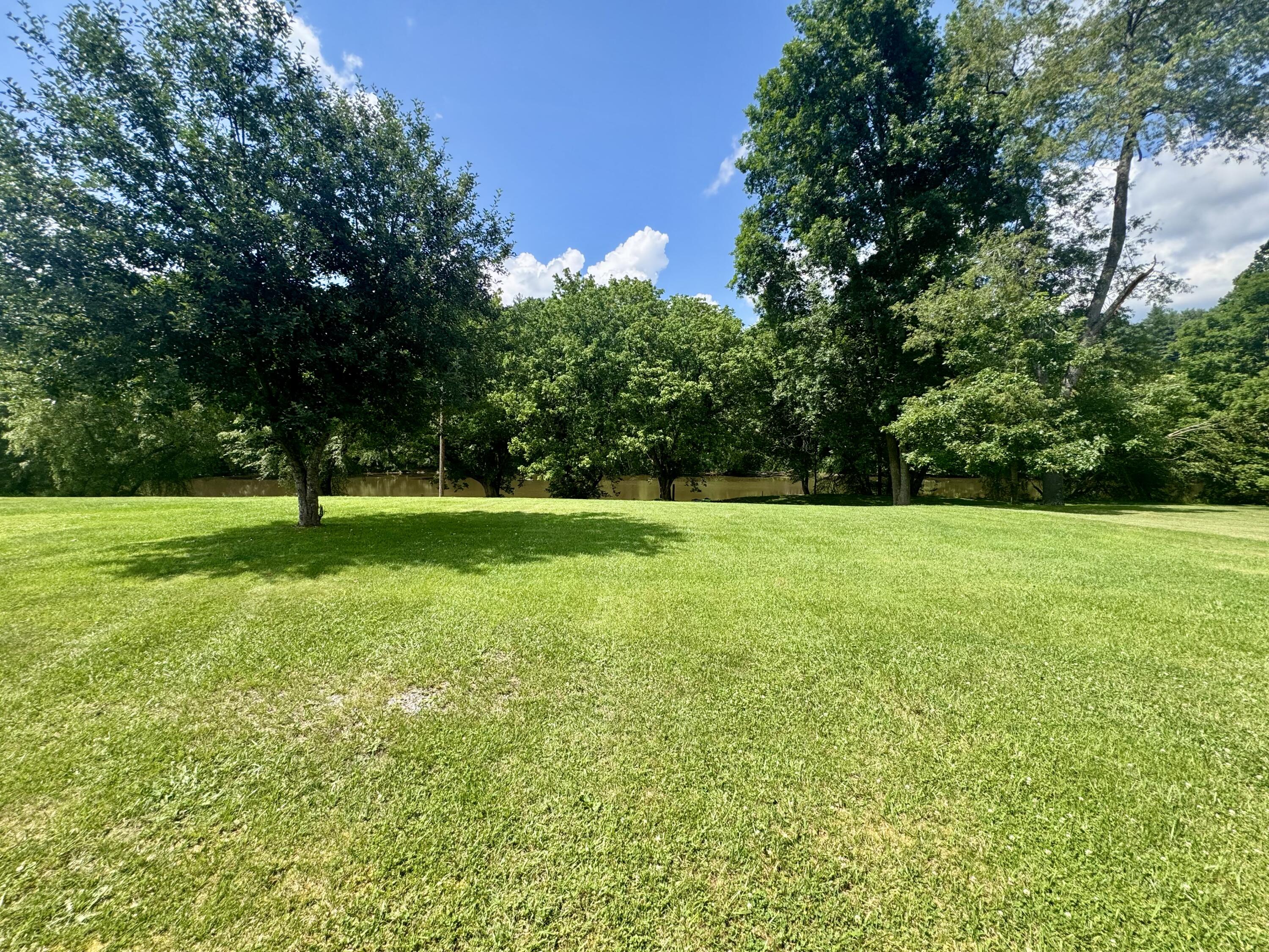 456 Riverside Dr