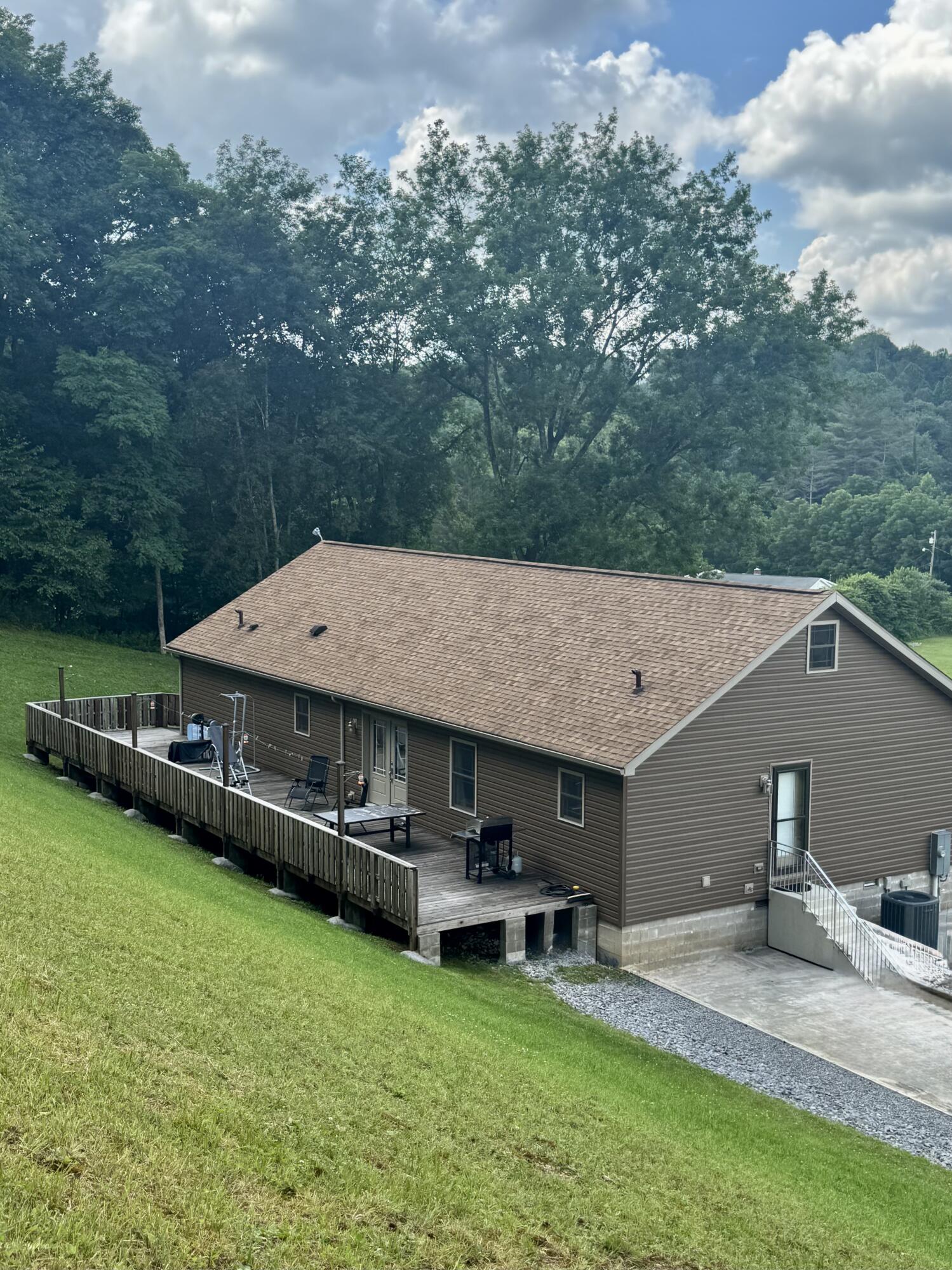 456 Riverside Dr