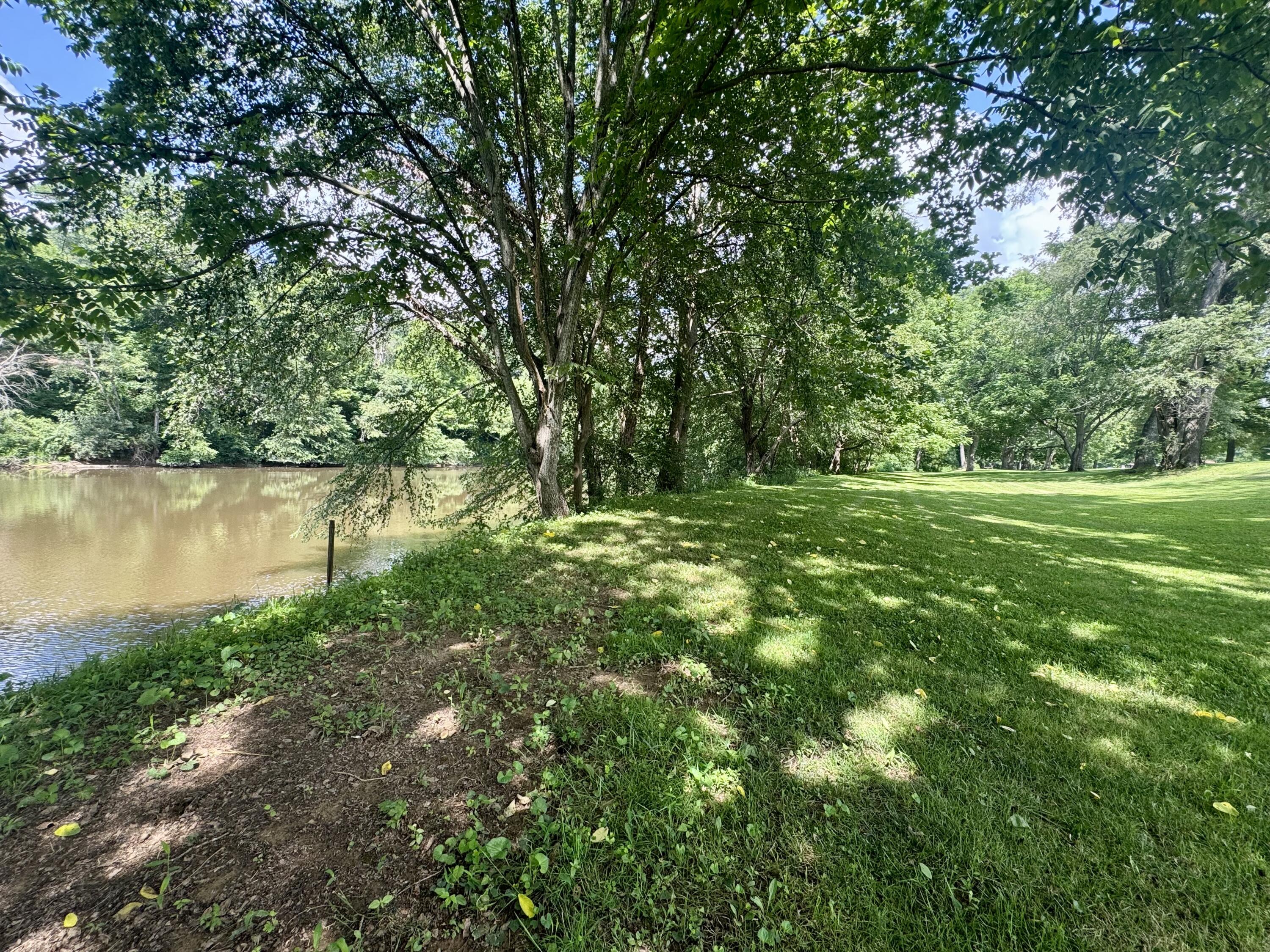 456 Riverside Dr