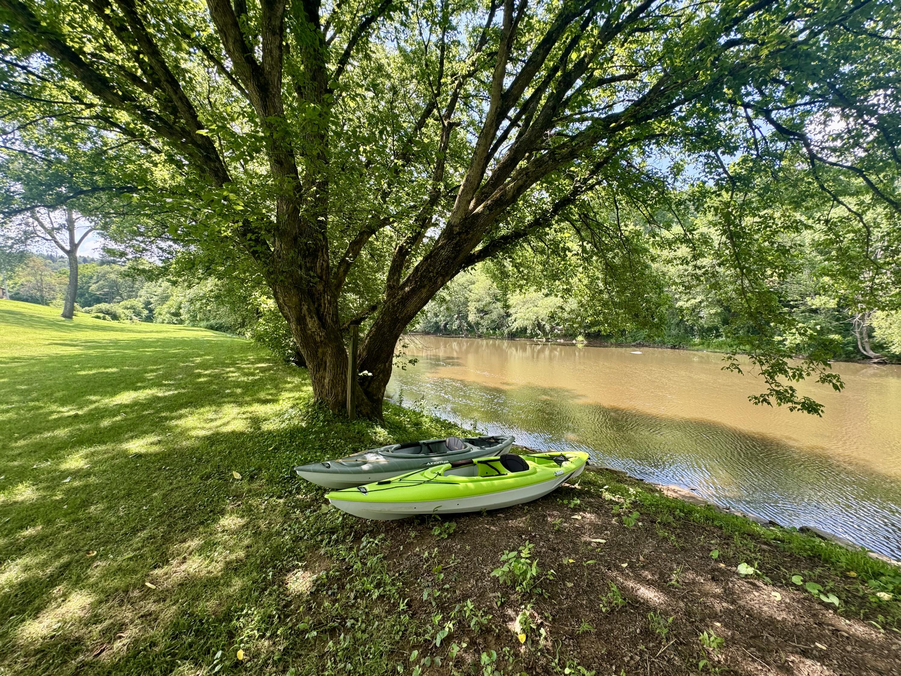 456 Riverside Dr