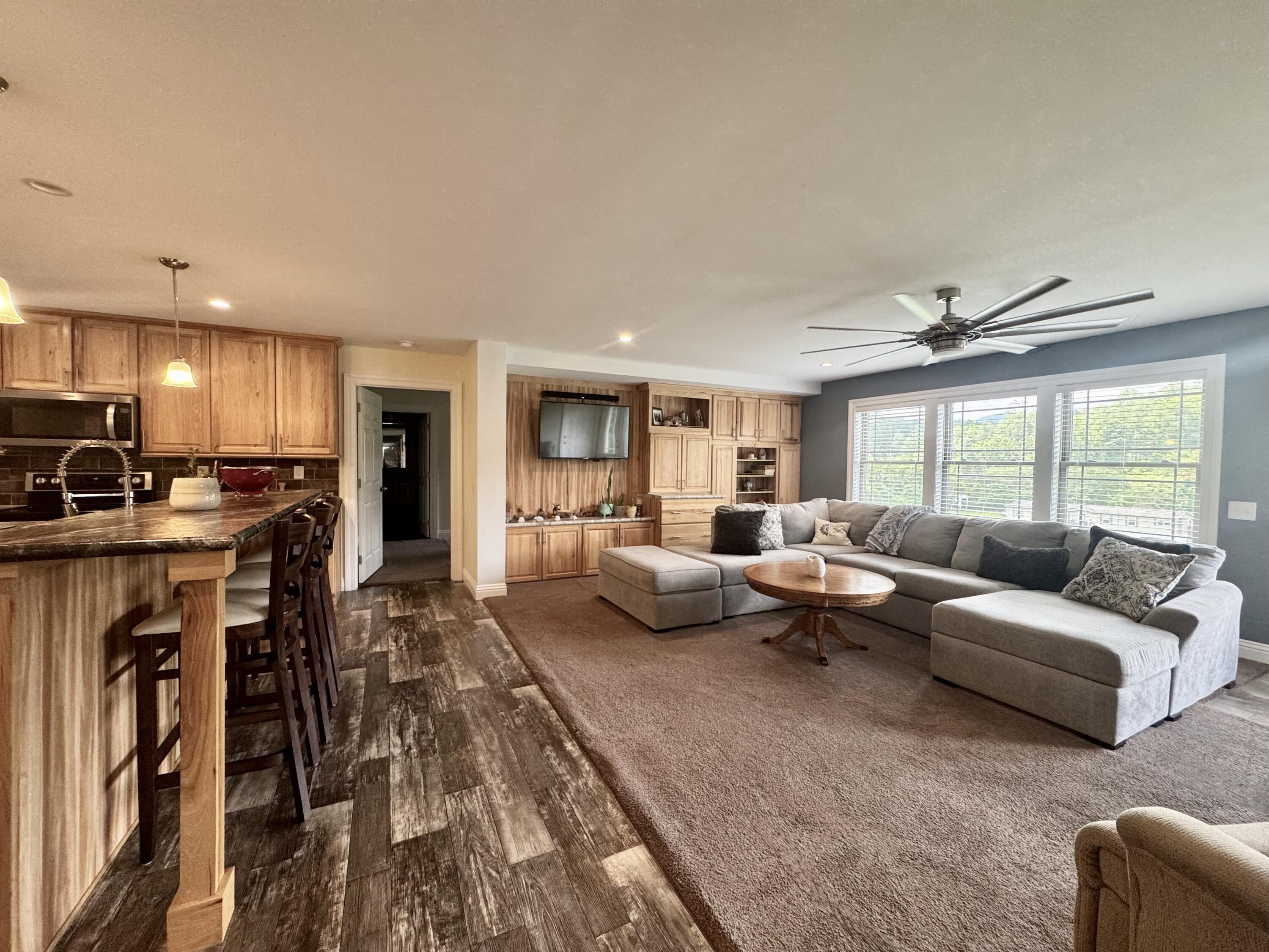 456 Riverside Dr