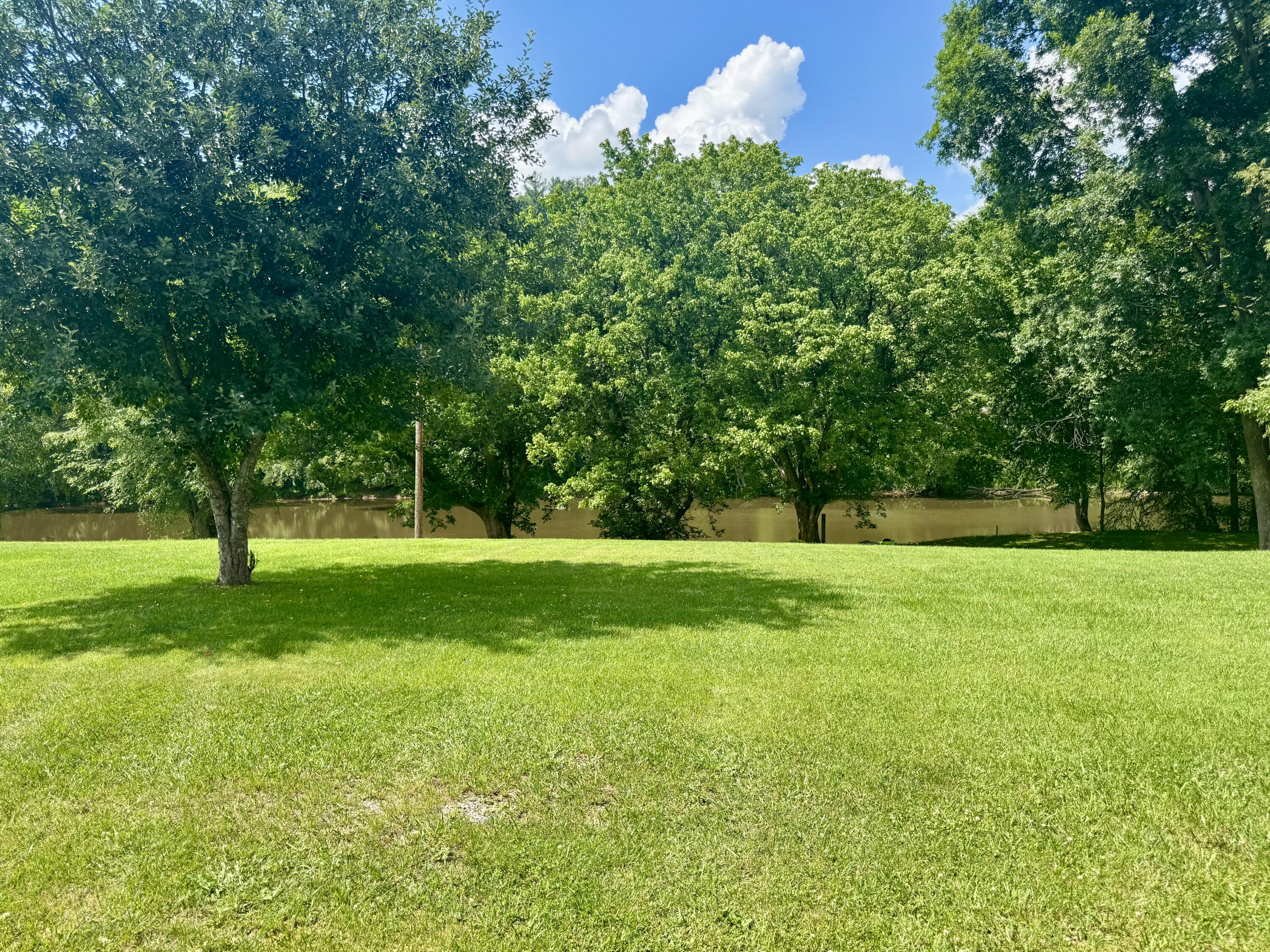 456 Riverside Dr