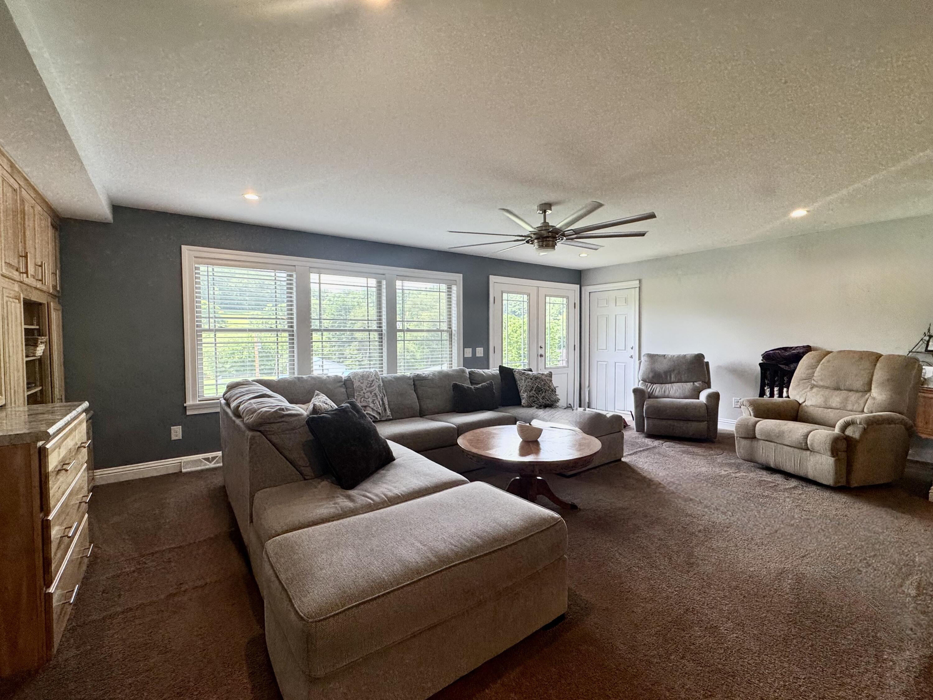 456 Riverside Dr