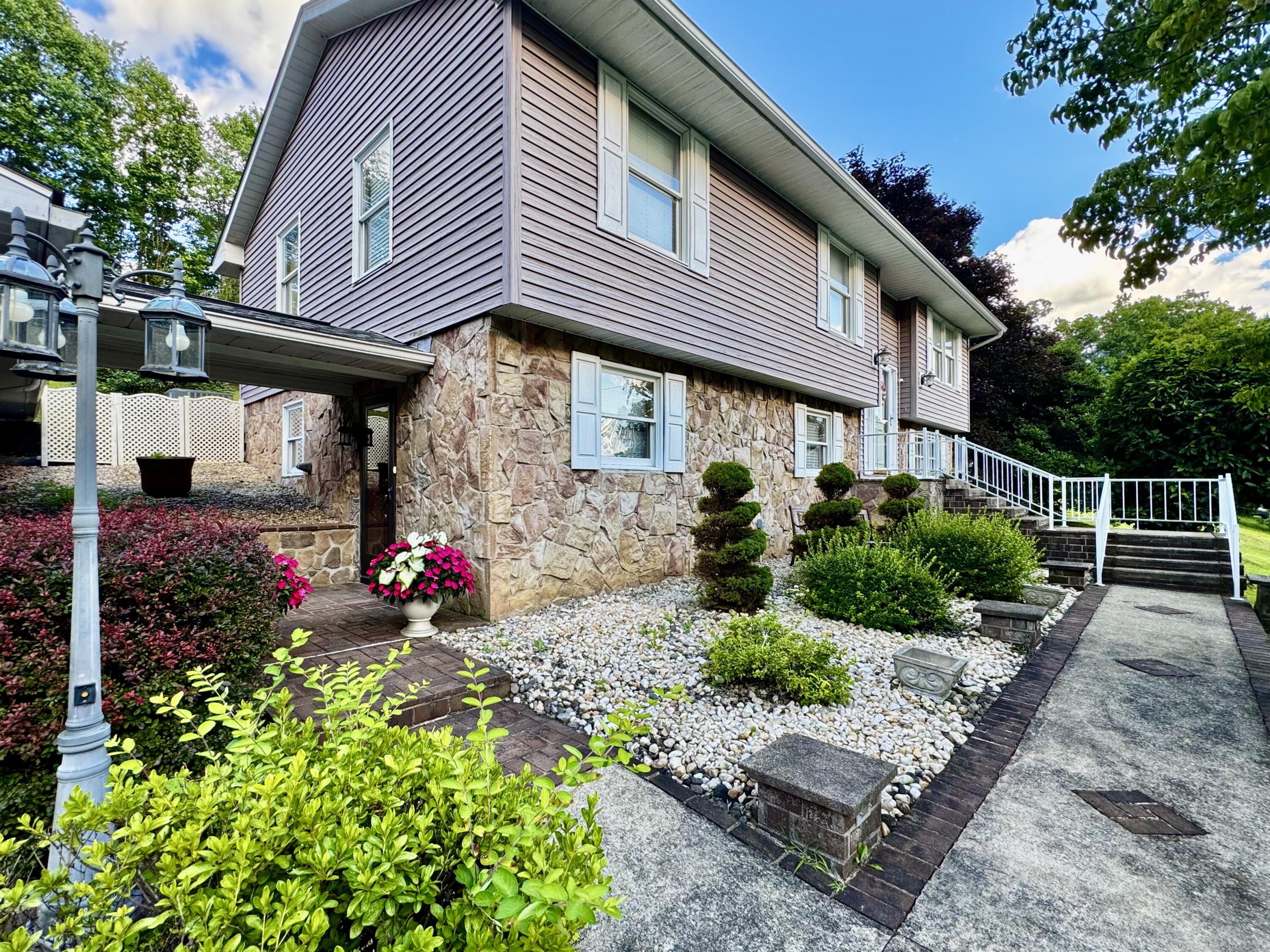 428 Ashley Ln