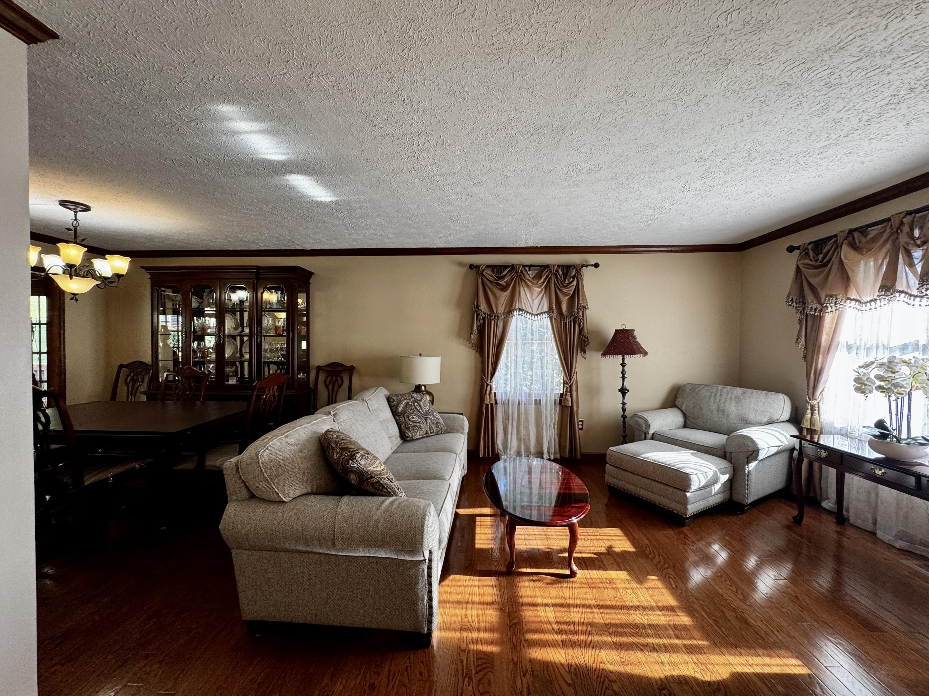 428 Ashley Ln