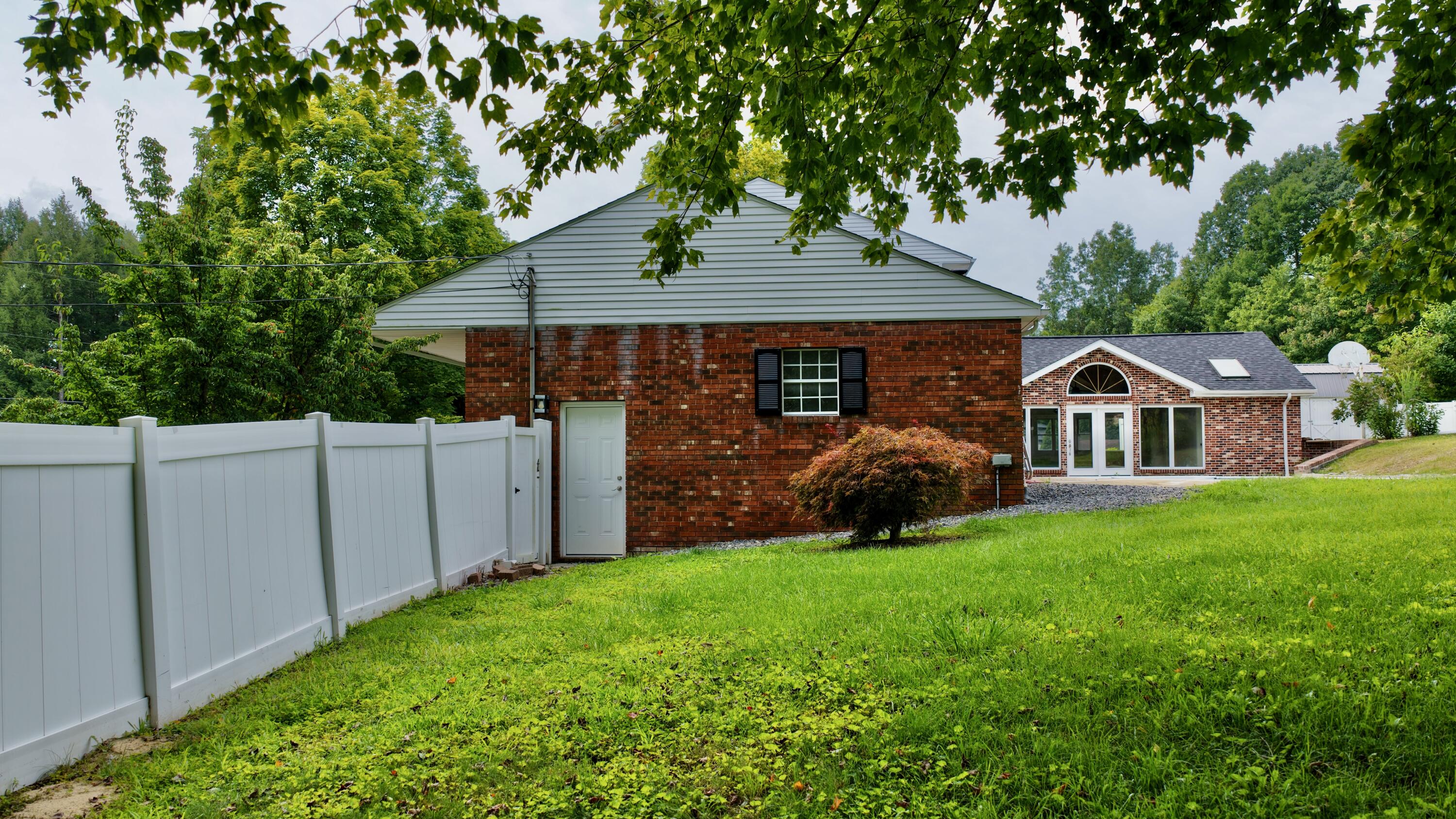 322 Nelson Ave
