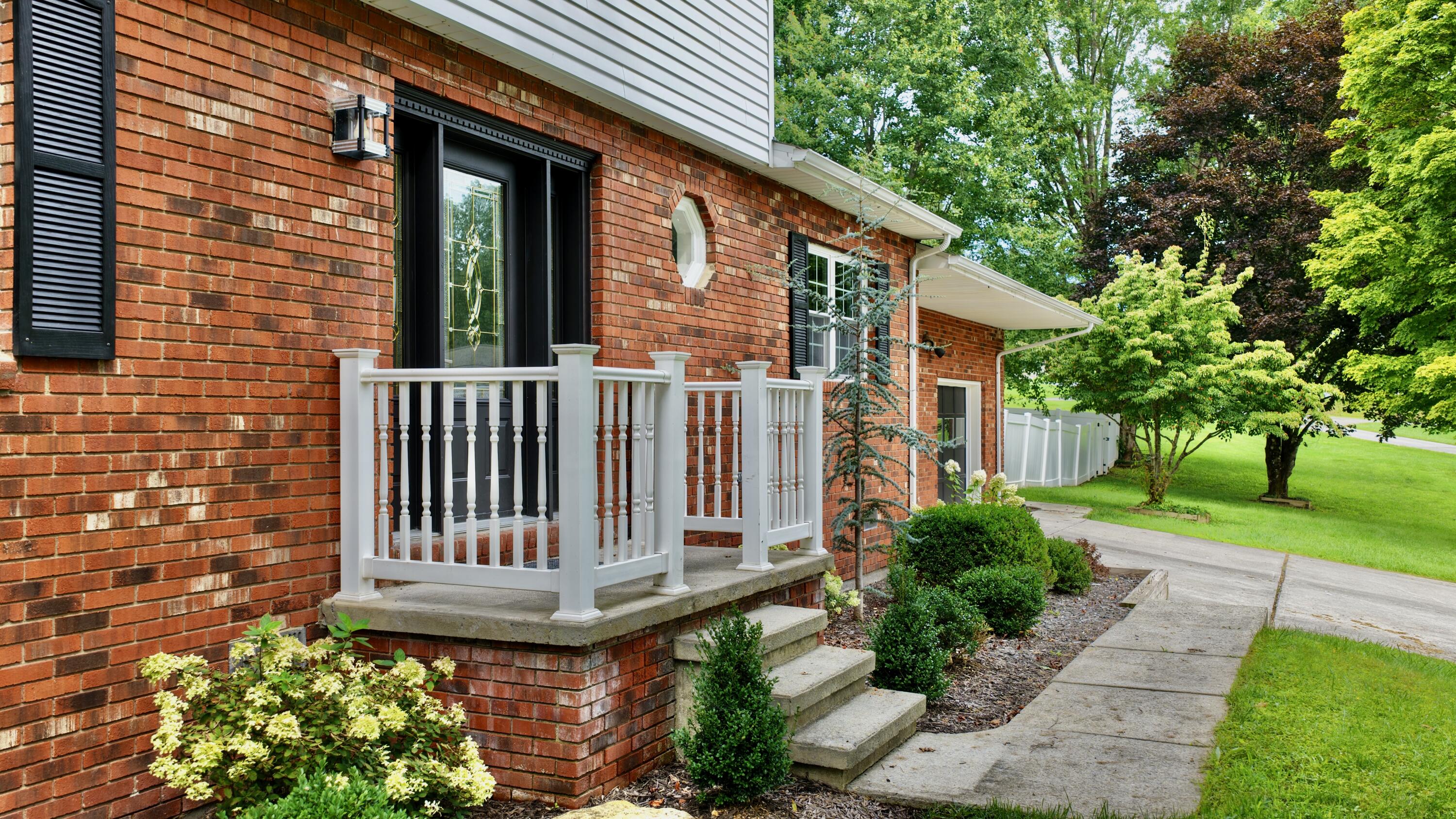 322 Nelson Ave