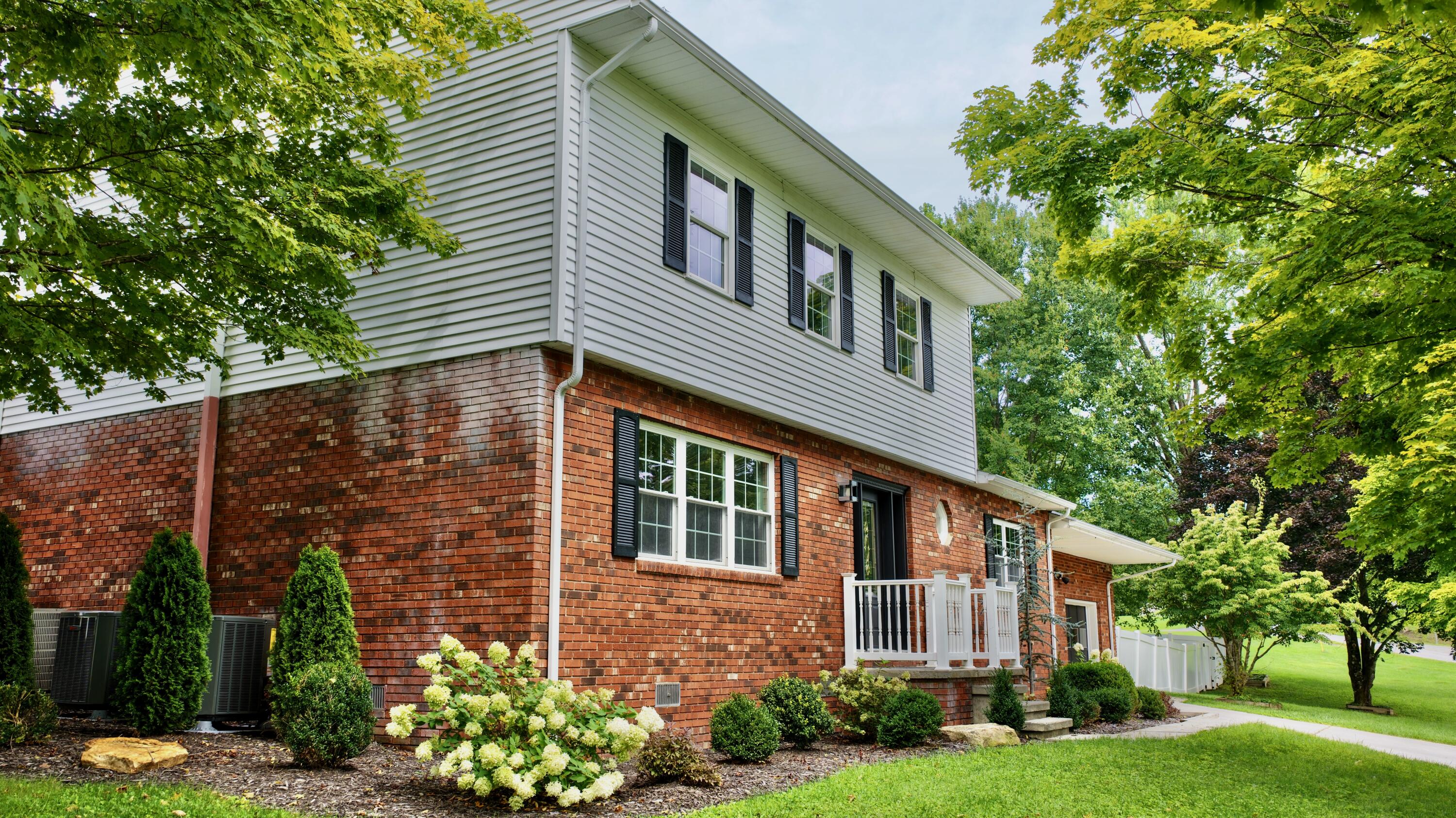 322 Nelson Ave