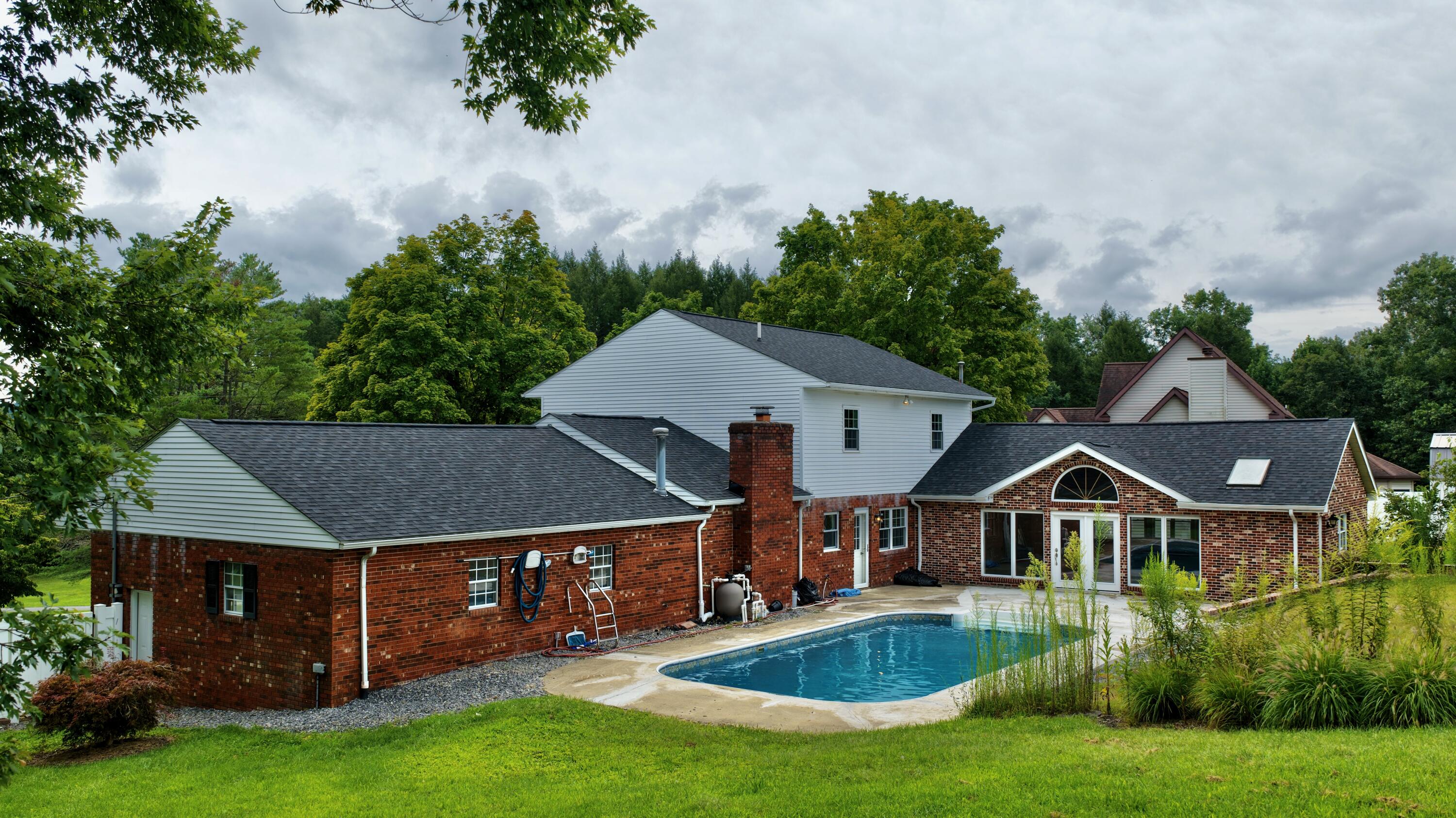 322 Nelson Ave