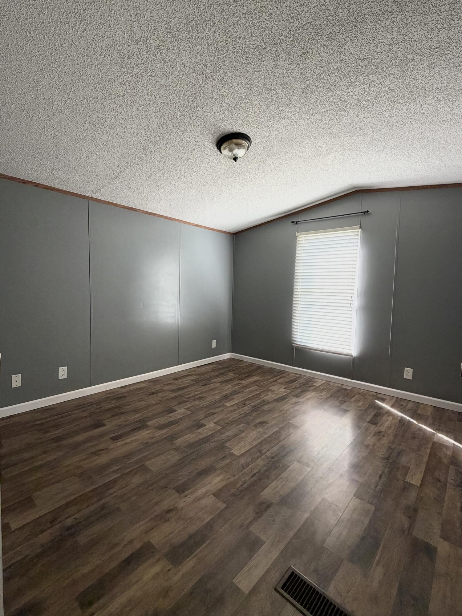 366 Maple Inn