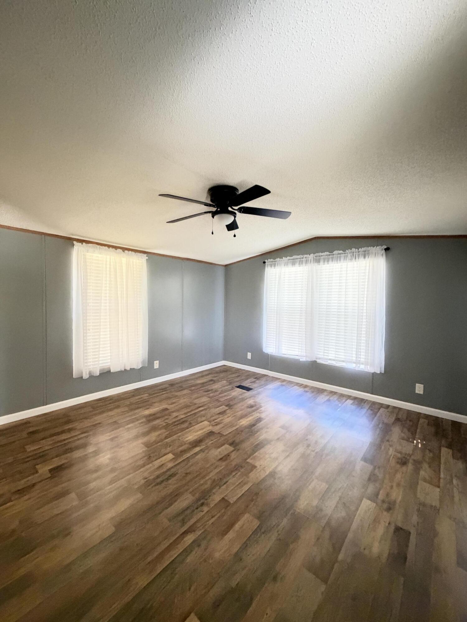 366 Maple Inn