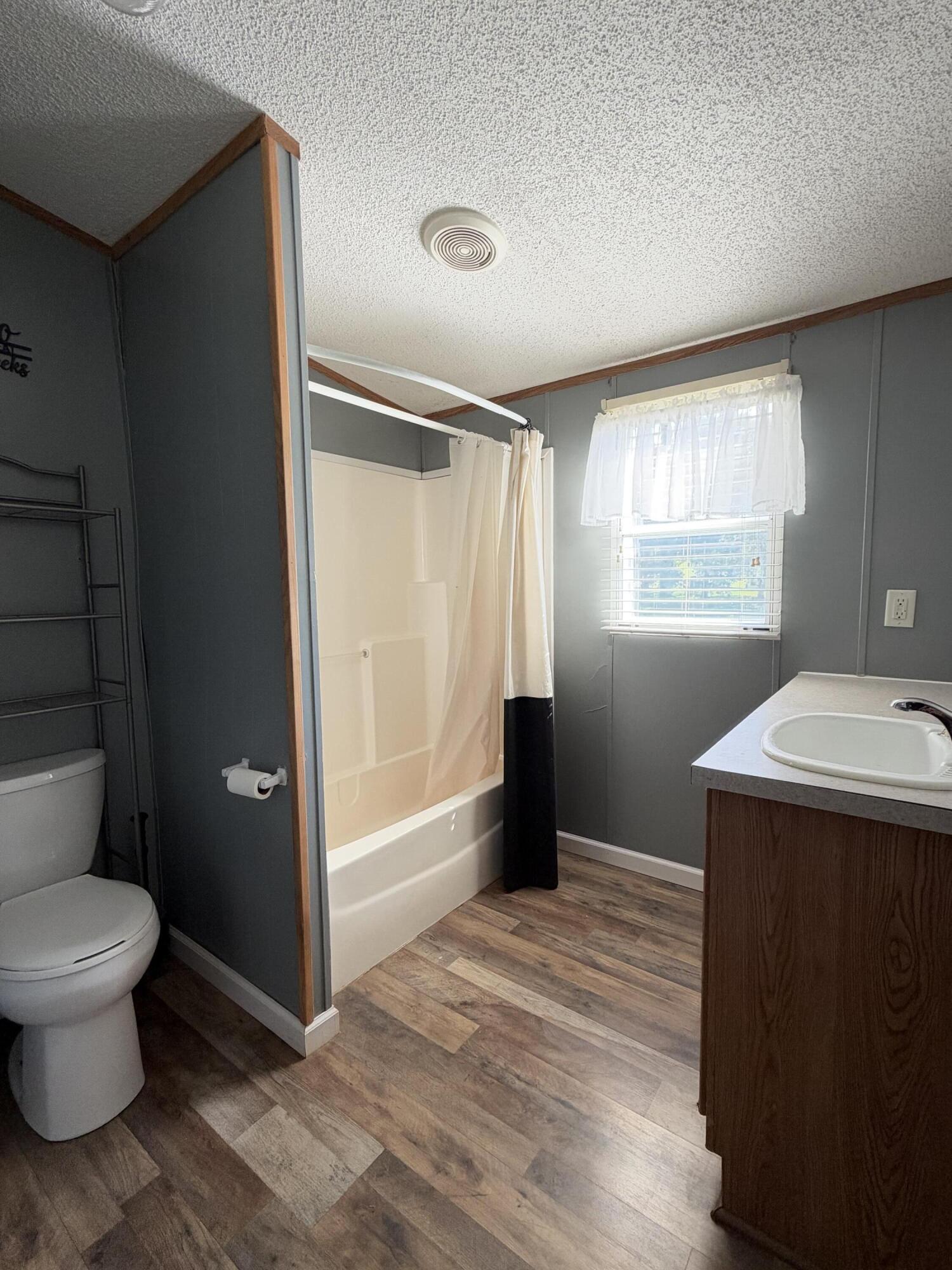366 Maple Inn