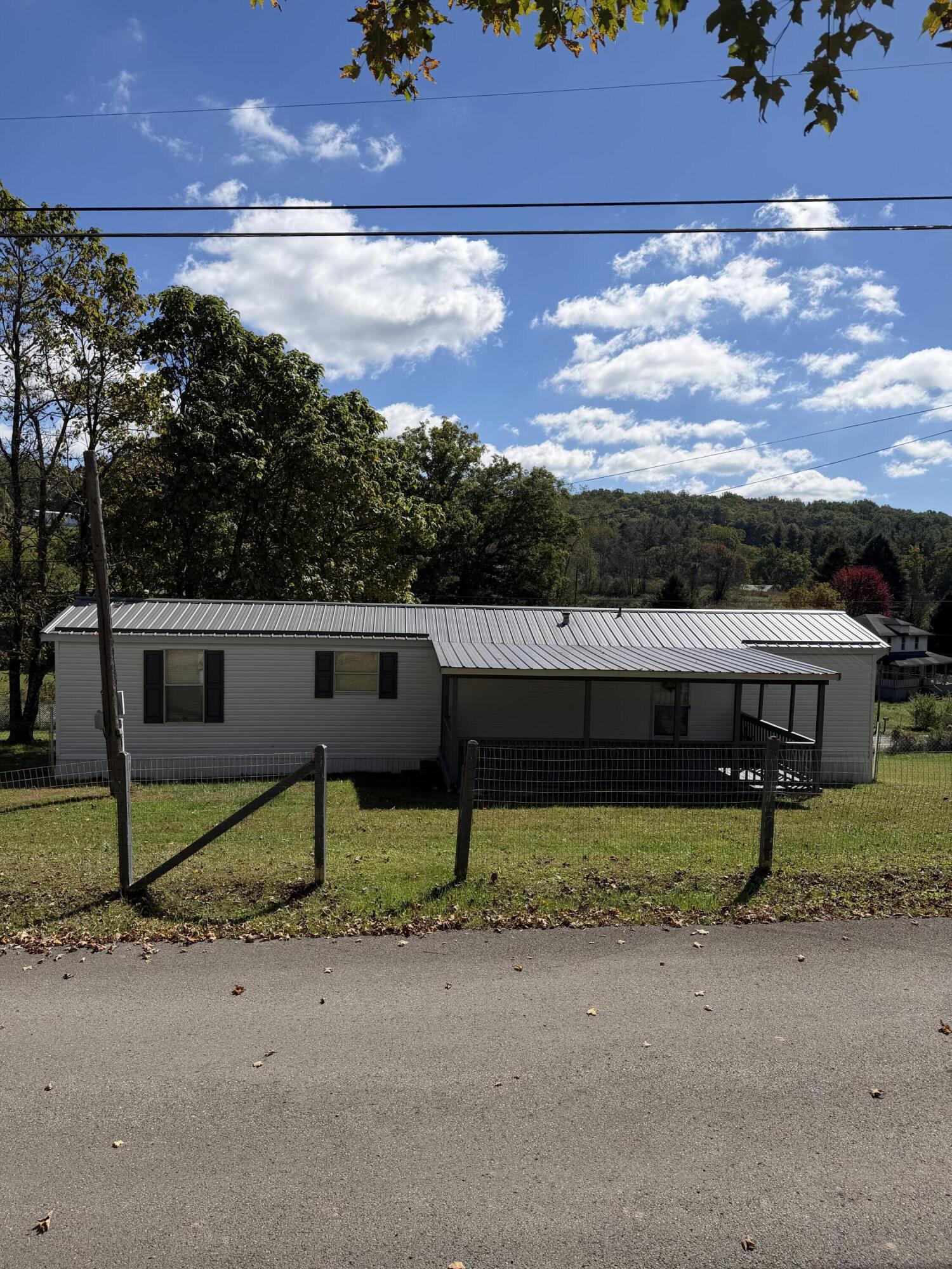 366 Maple Inn