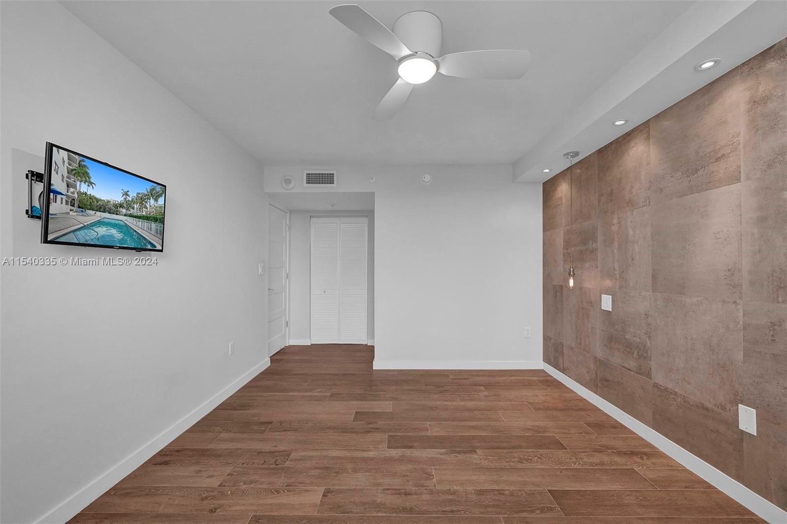 1688 West Ave # 209