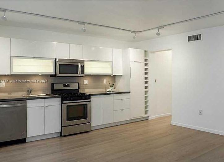 525 Meridian Ave # 302
