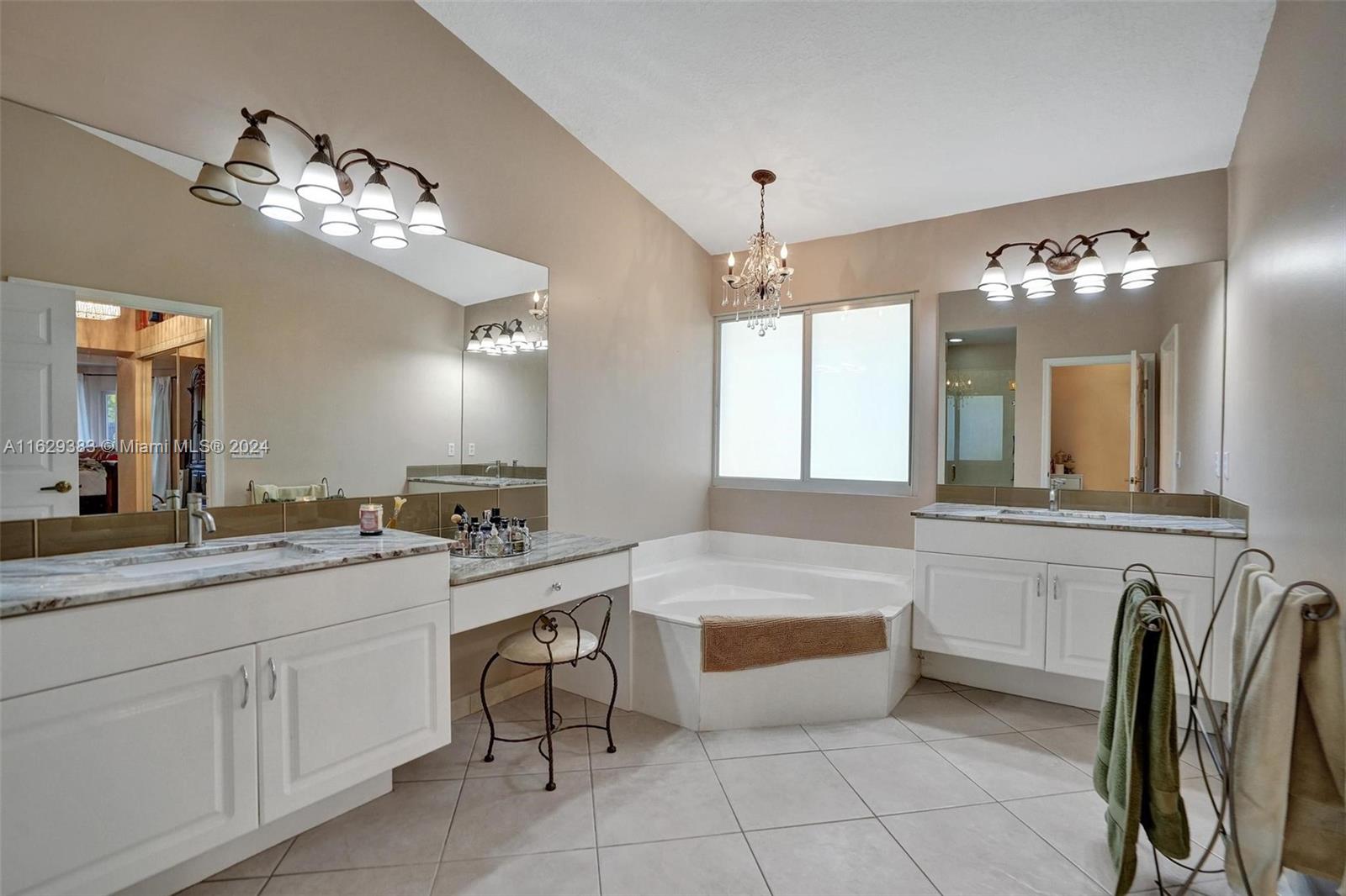 1561 SW 189th Ter