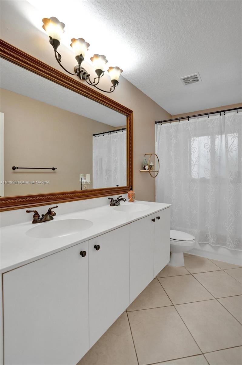 1561 SW 189th Ter