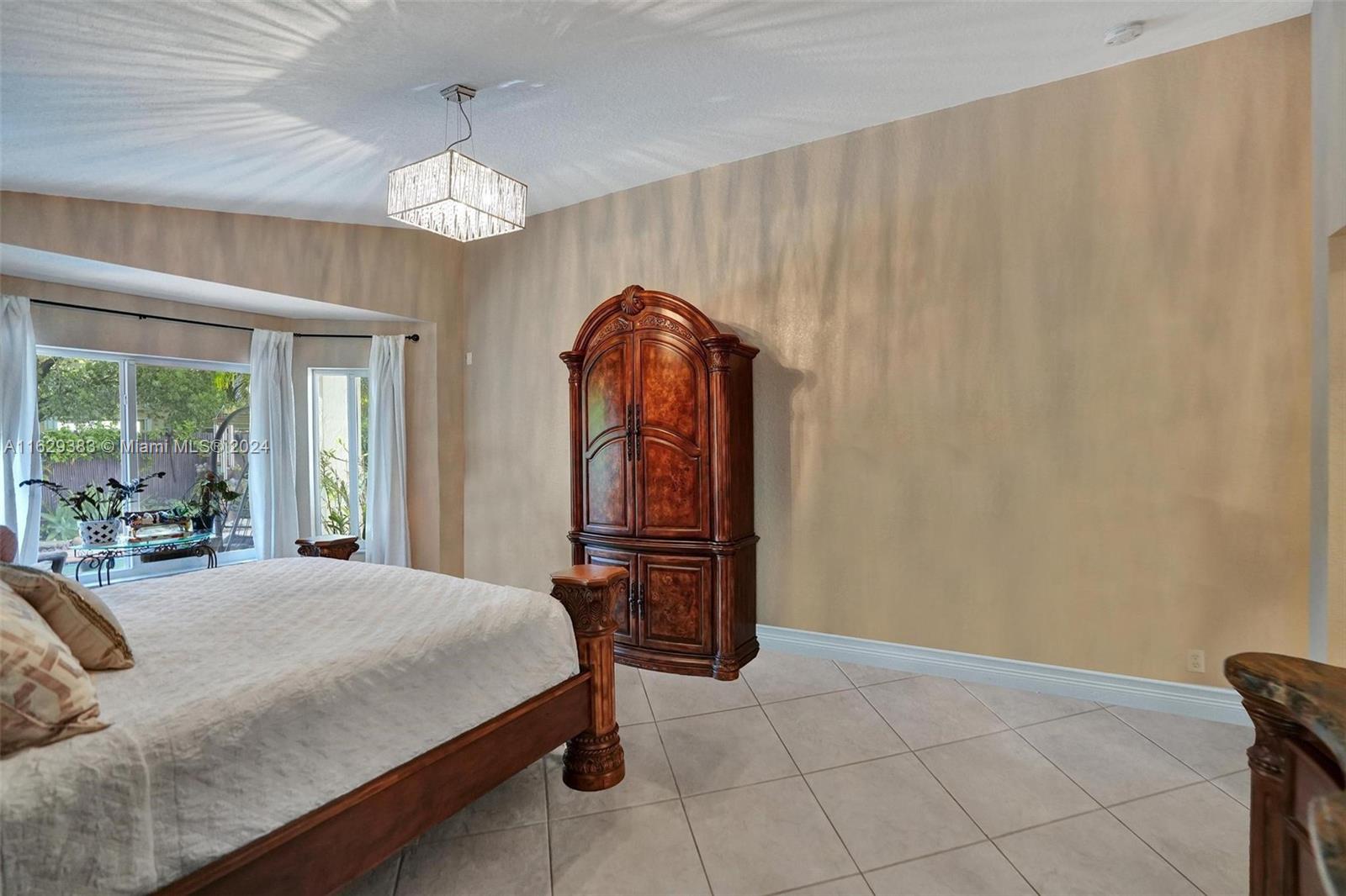 1561 SW 189th Ter