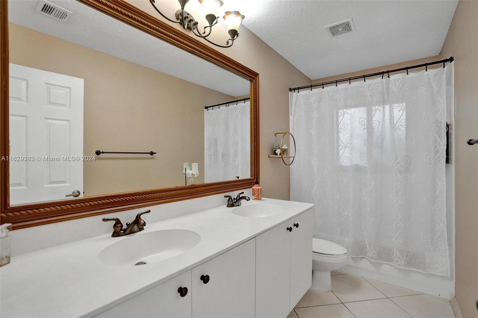 1561 SW 189th Ter