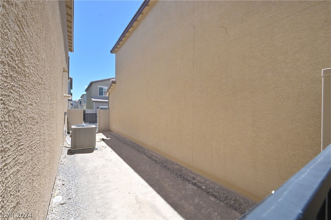 7446 Sunray Point Street