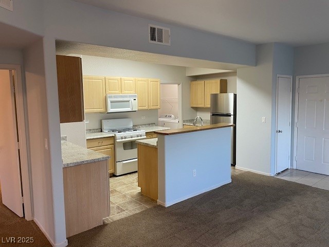 8250 North Grand Canyon Drive 2085