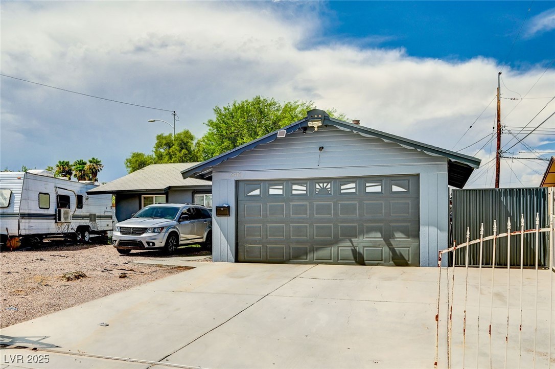 2901 Scarlet Oak Avenue