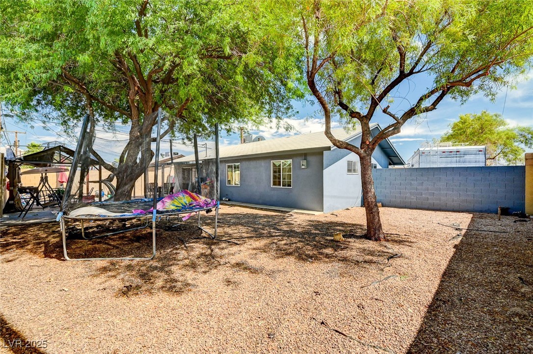 2901 Scarlet Oak Avenue