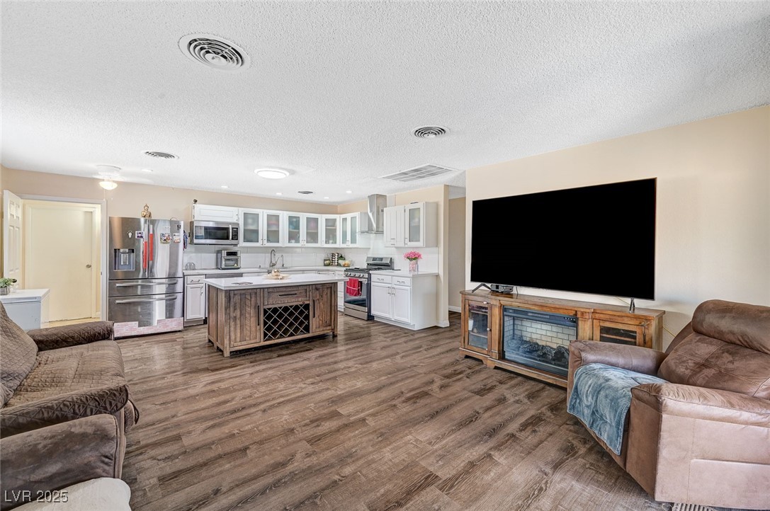 2901 Scarlet Oak Avenue