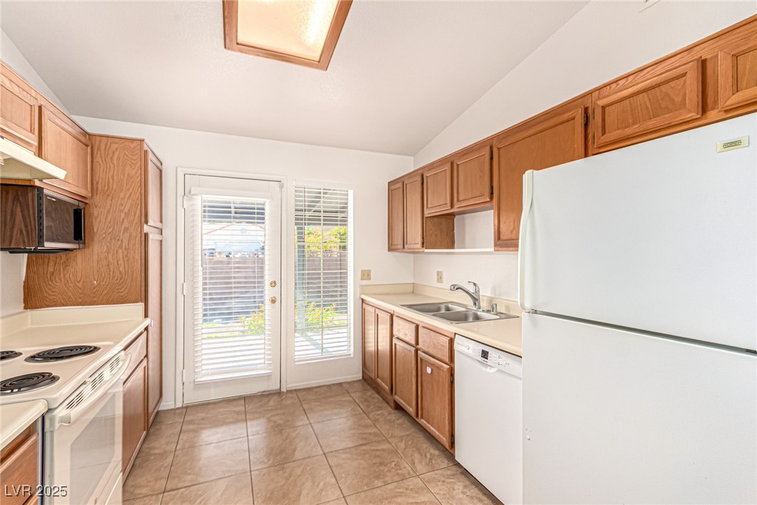 8221 Dans Glen Place