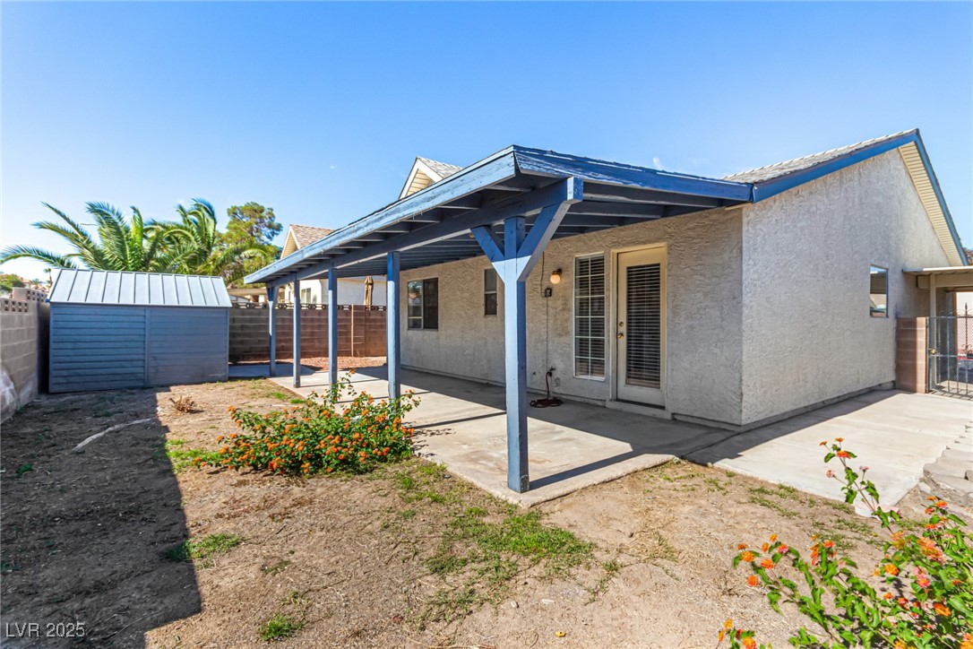 8221 Dans Glen Place