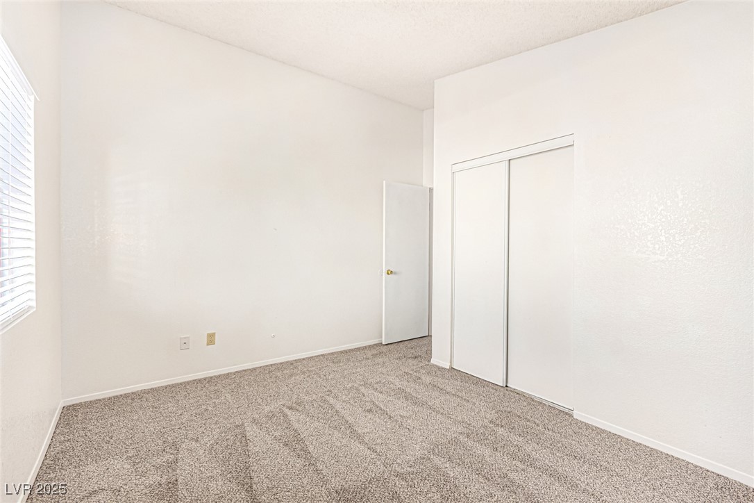 8221 Dans Glen Place