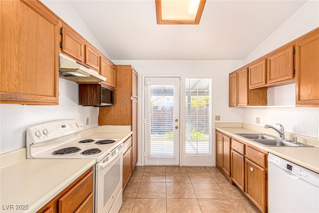 8221 Dans Glen Place