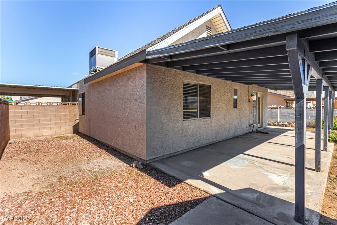 8221 Dans Glen Place